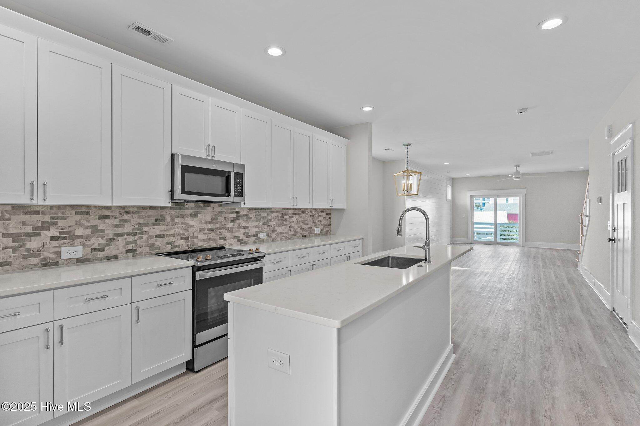 100489712 | Photo 12