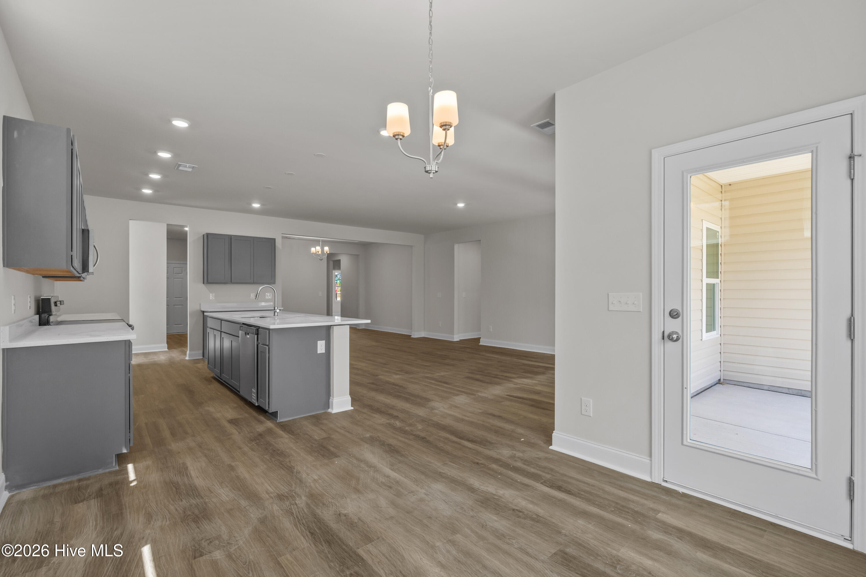 100554744 | Photo 22