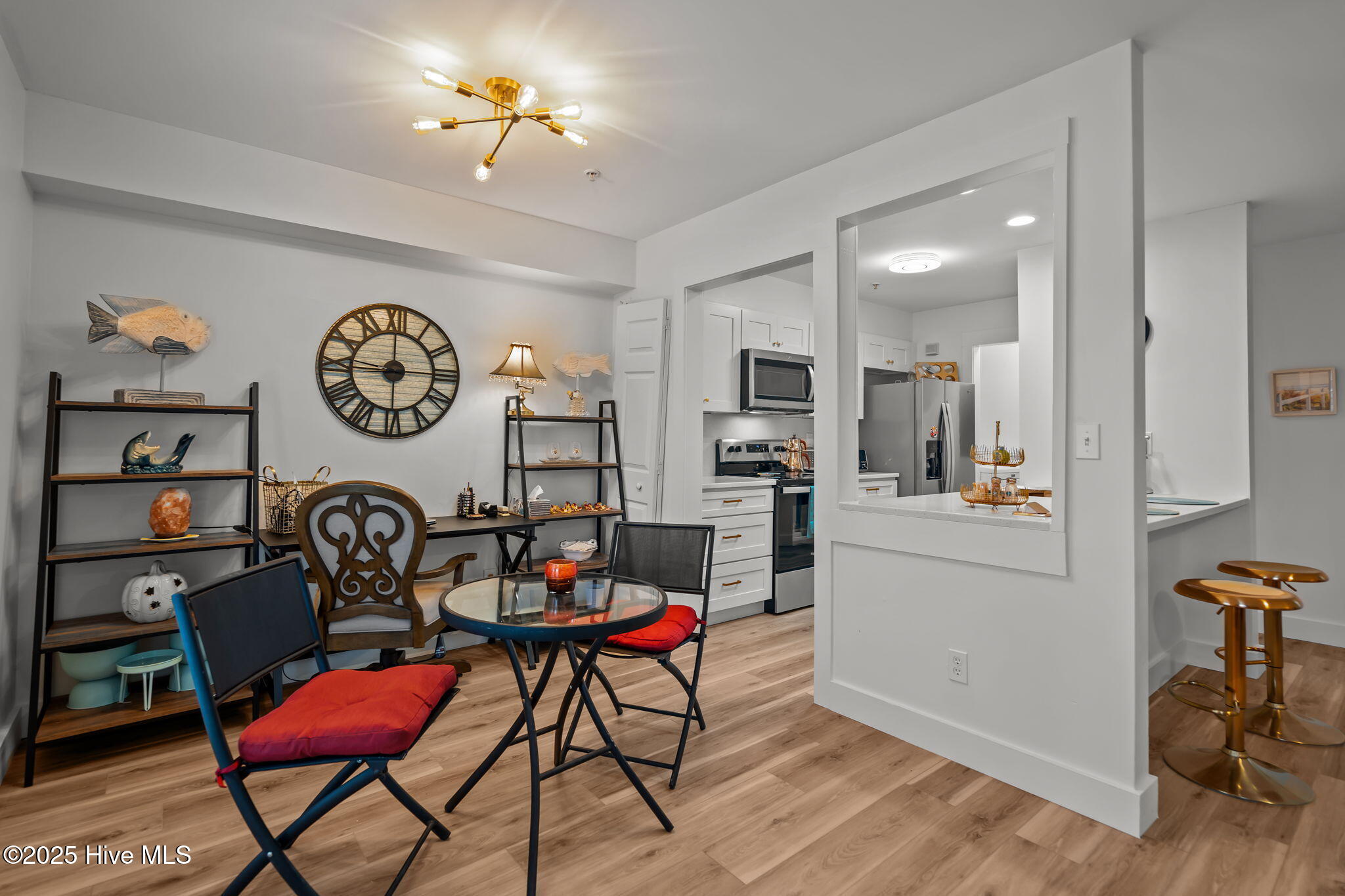 100543916 | Photo 17