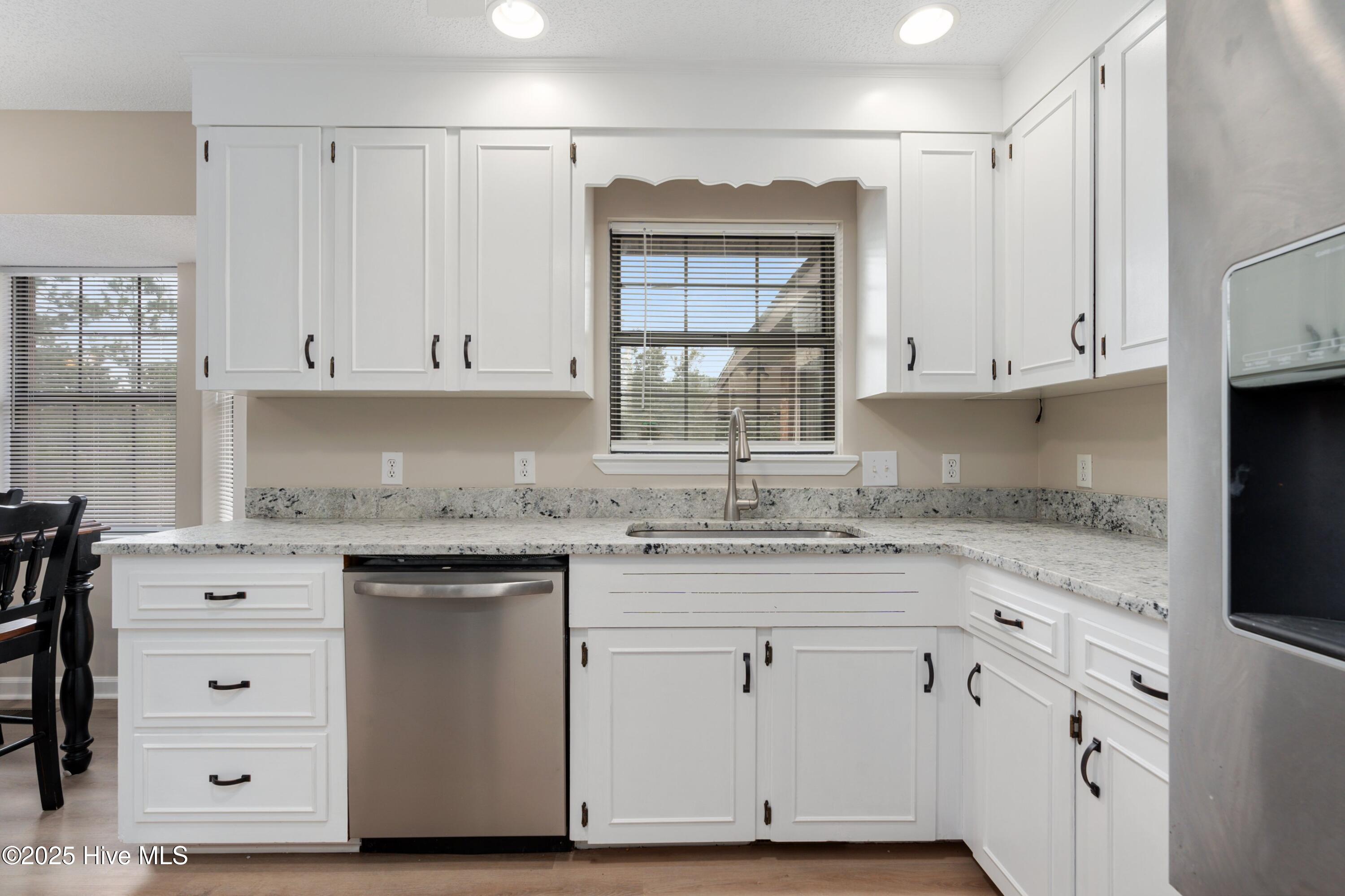 100536275 | Photo 13