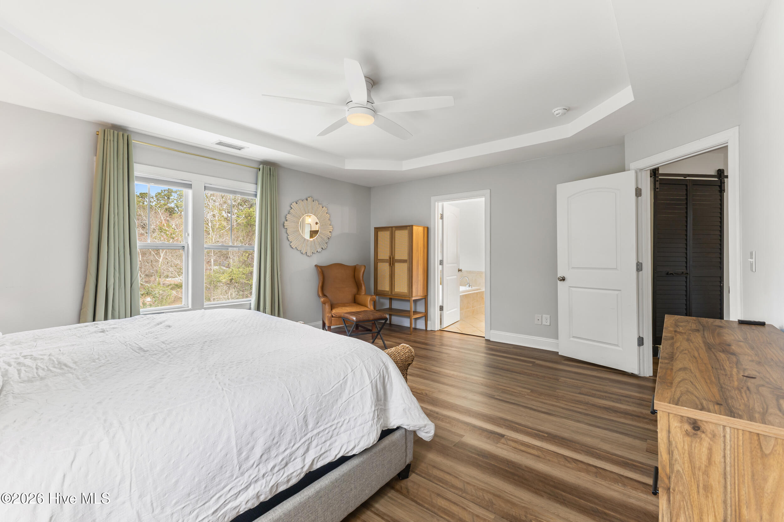 100557011 | Photo 24