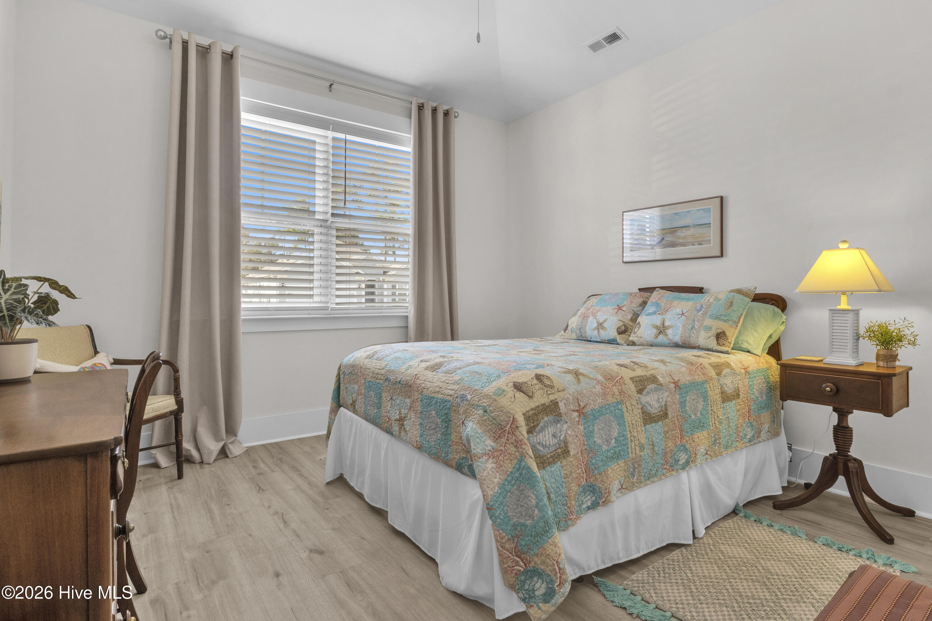 100557593 | Photo 32