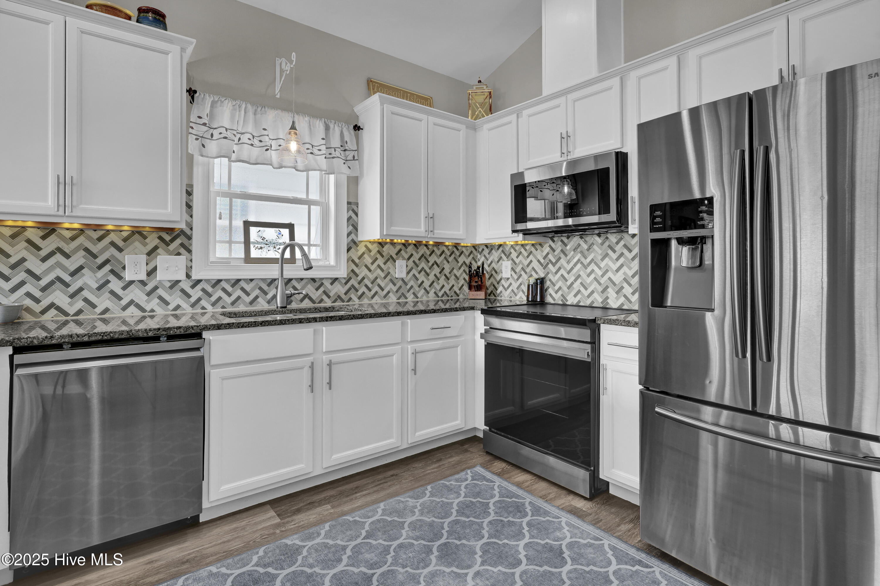 100532685 | Photo 29