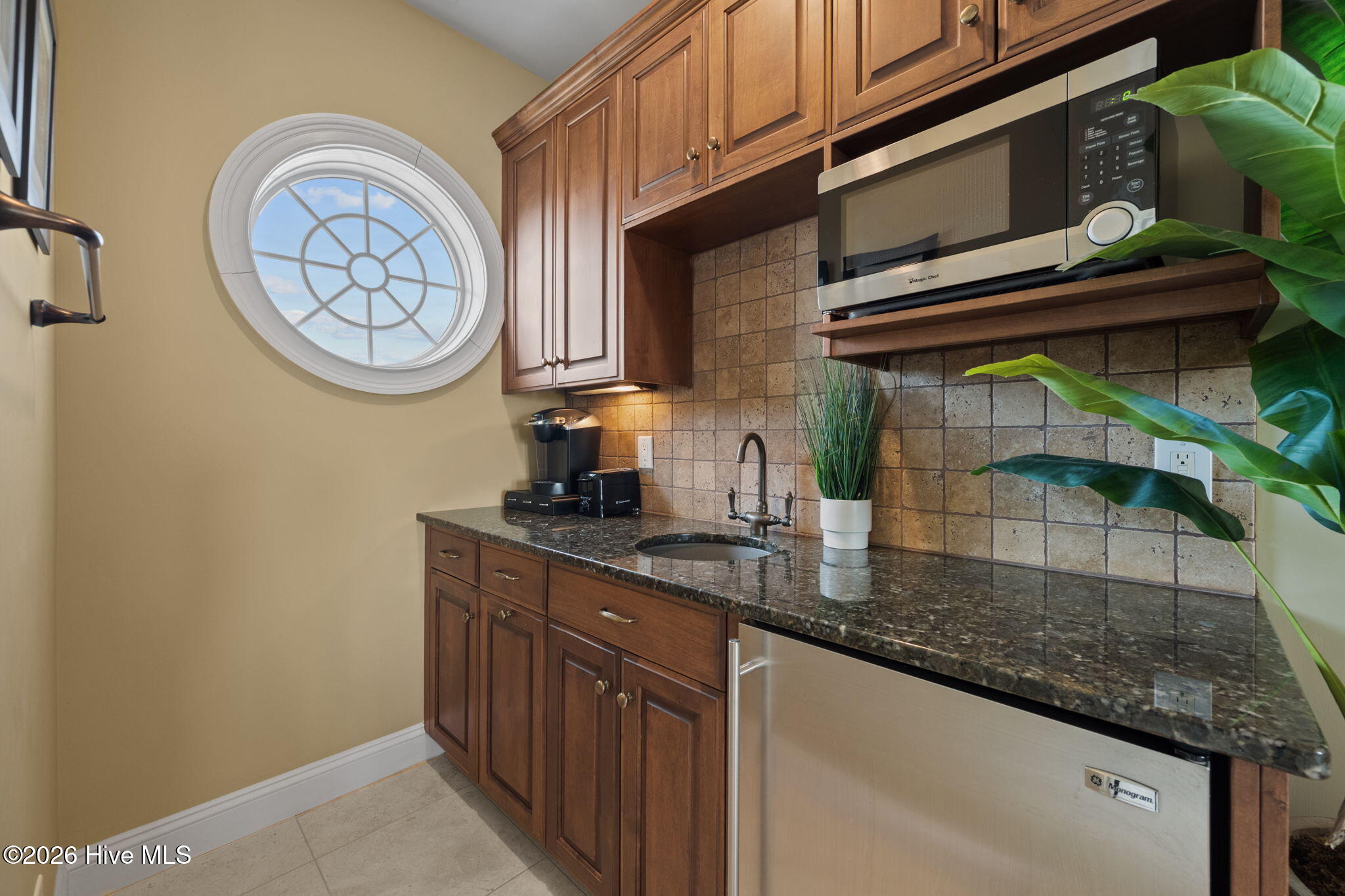 100568549 | Photo 42