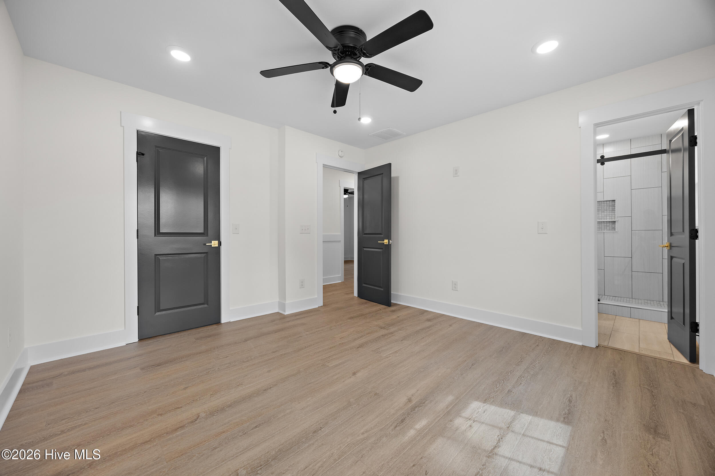 100556943 | Photo 21