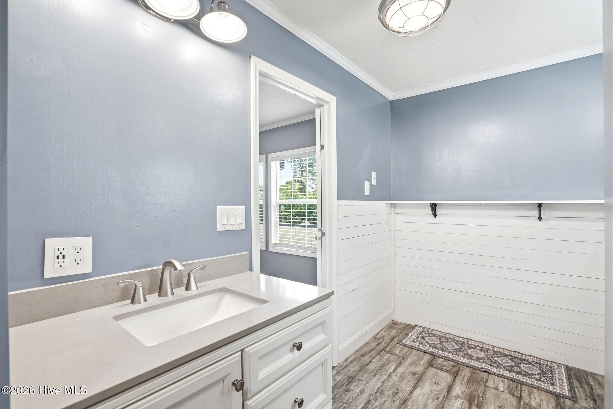 100570161 | Photo 15