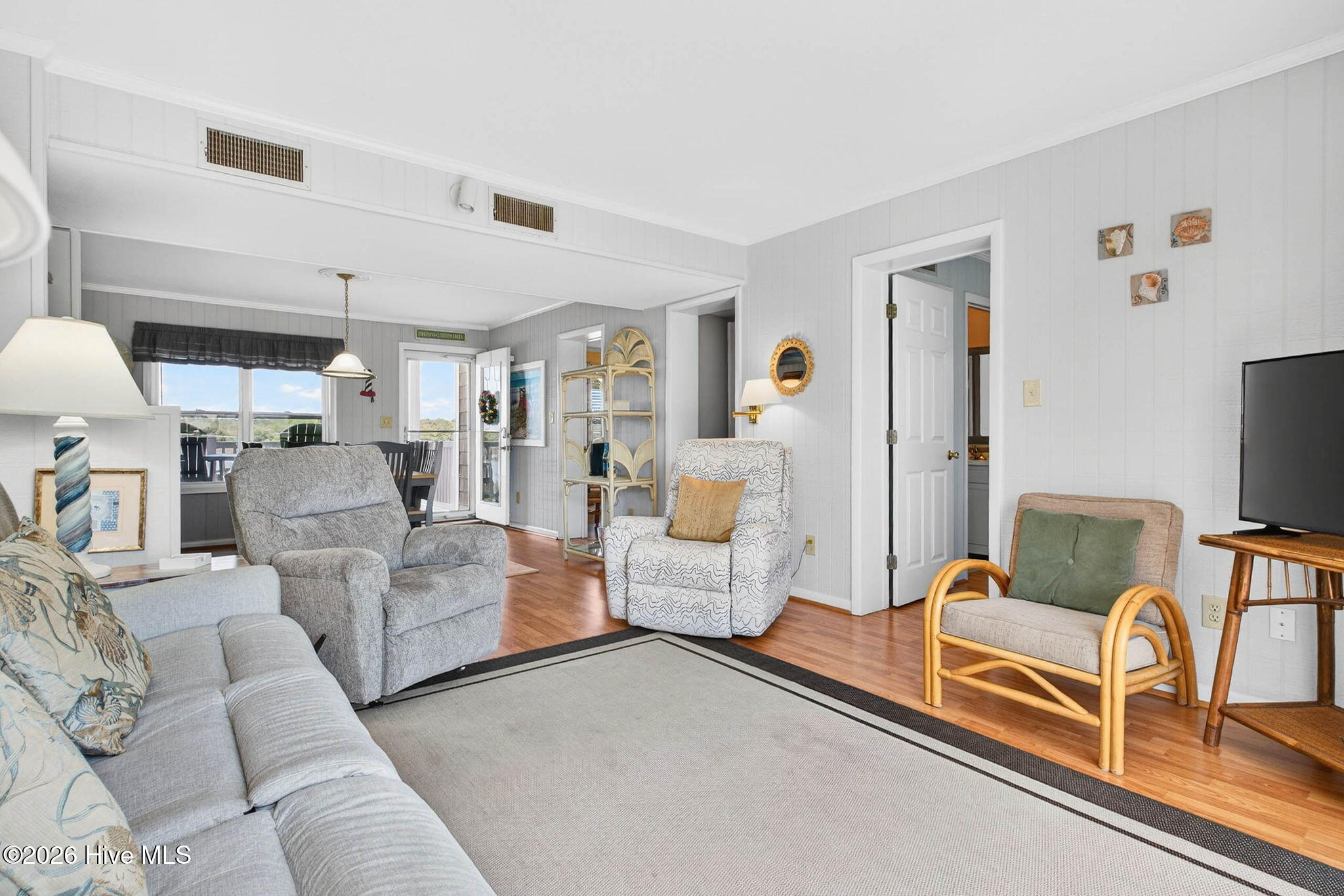 100562824 | Photo 23