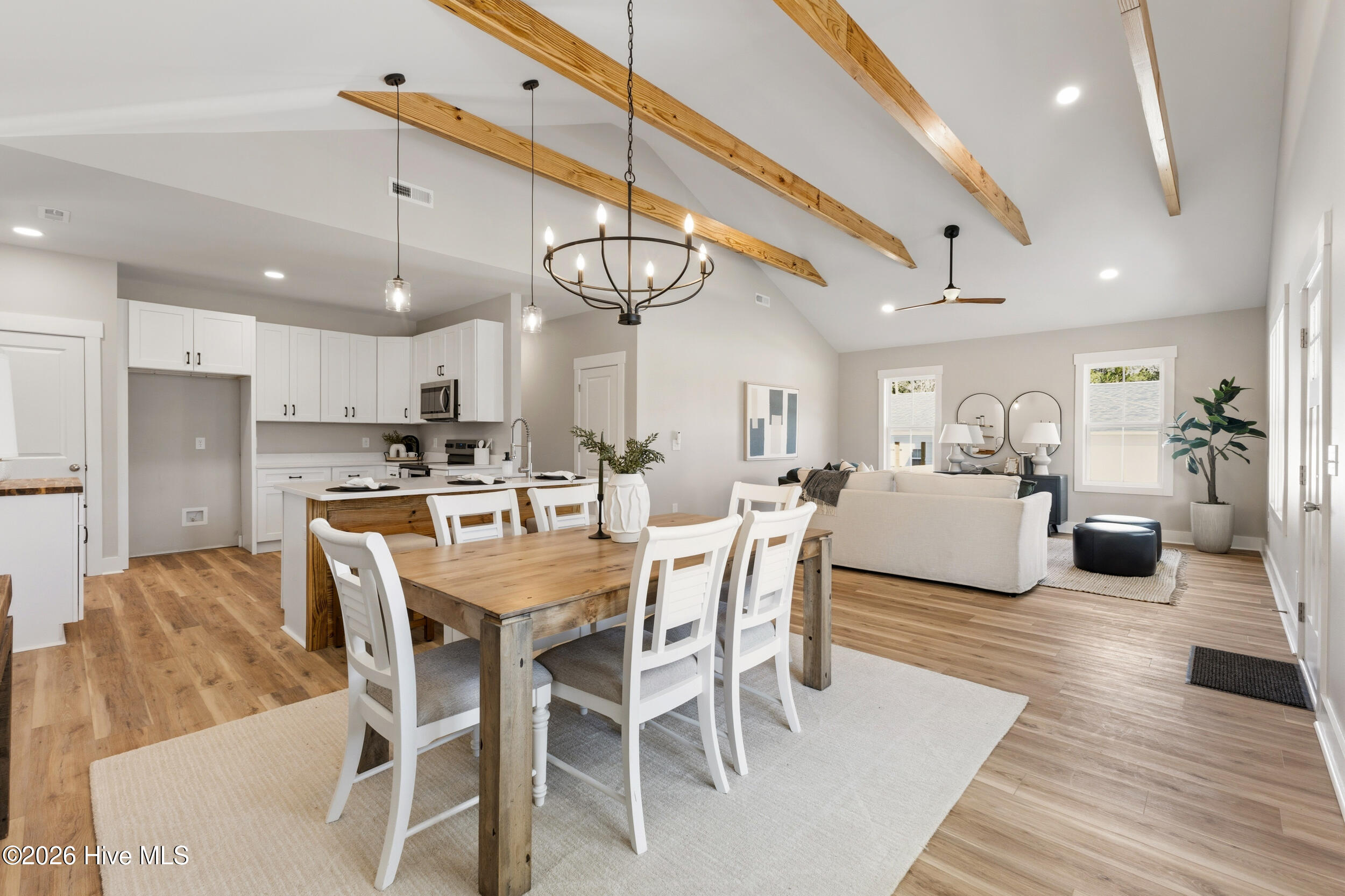 100557700 | Photo 19