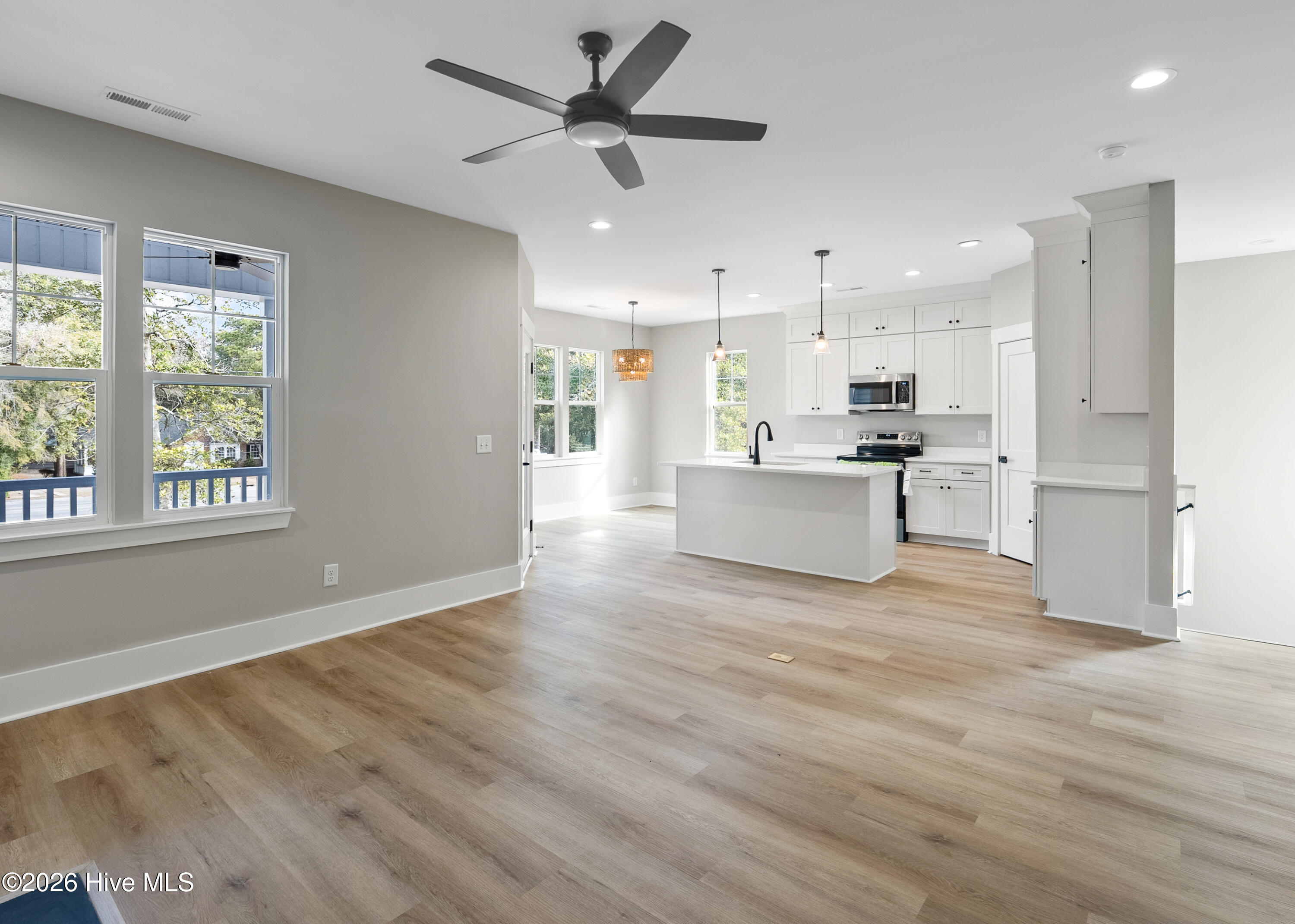 100553267 | Photo 22