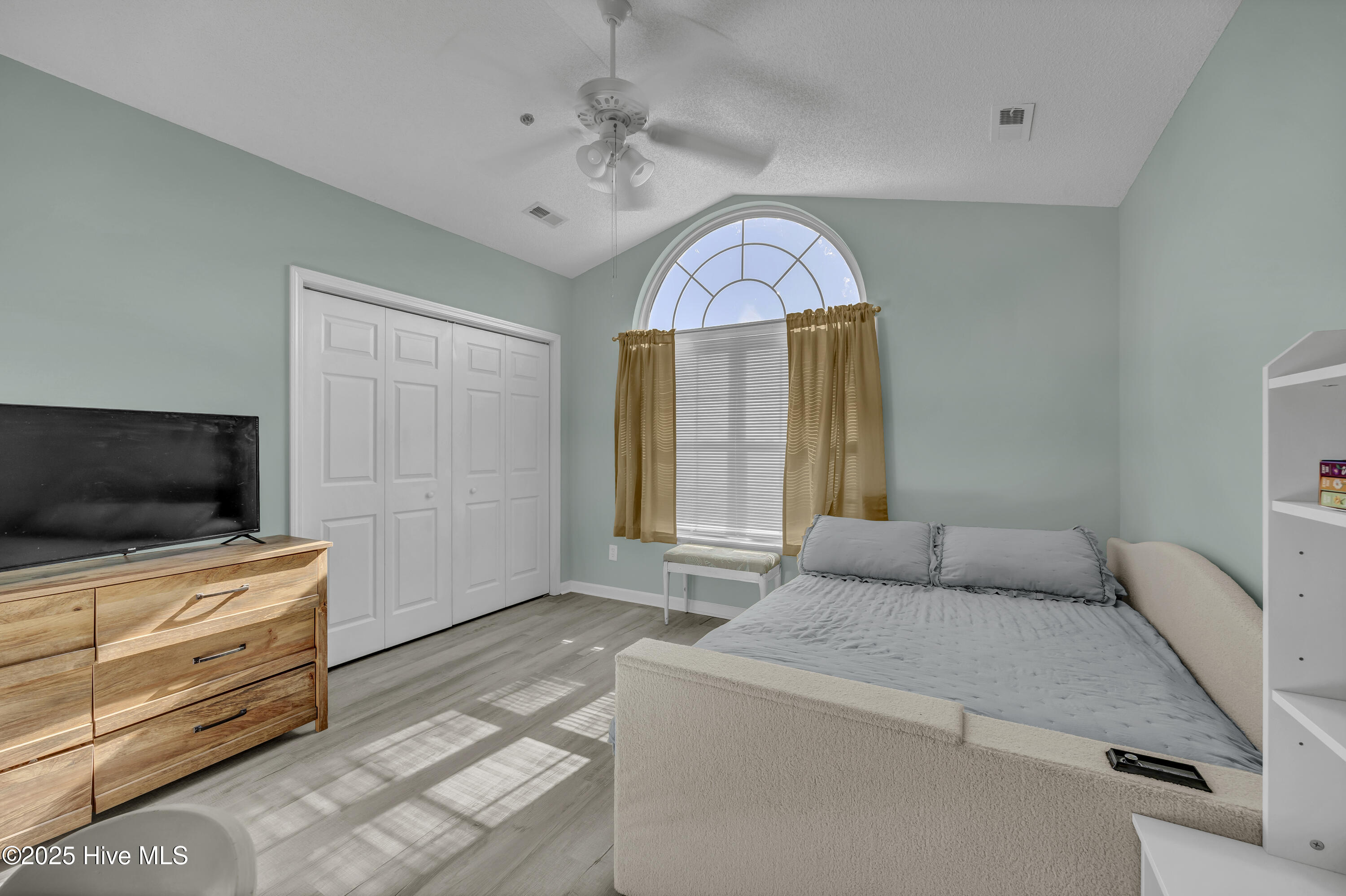 100539920 | Photo 15