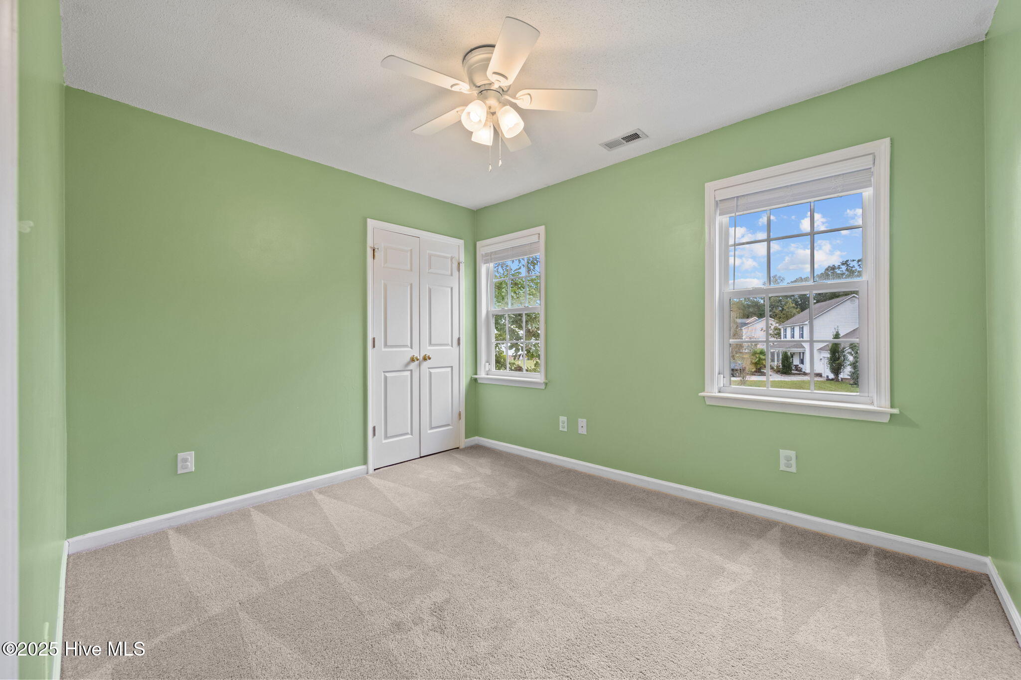 100565429 | Photo 23