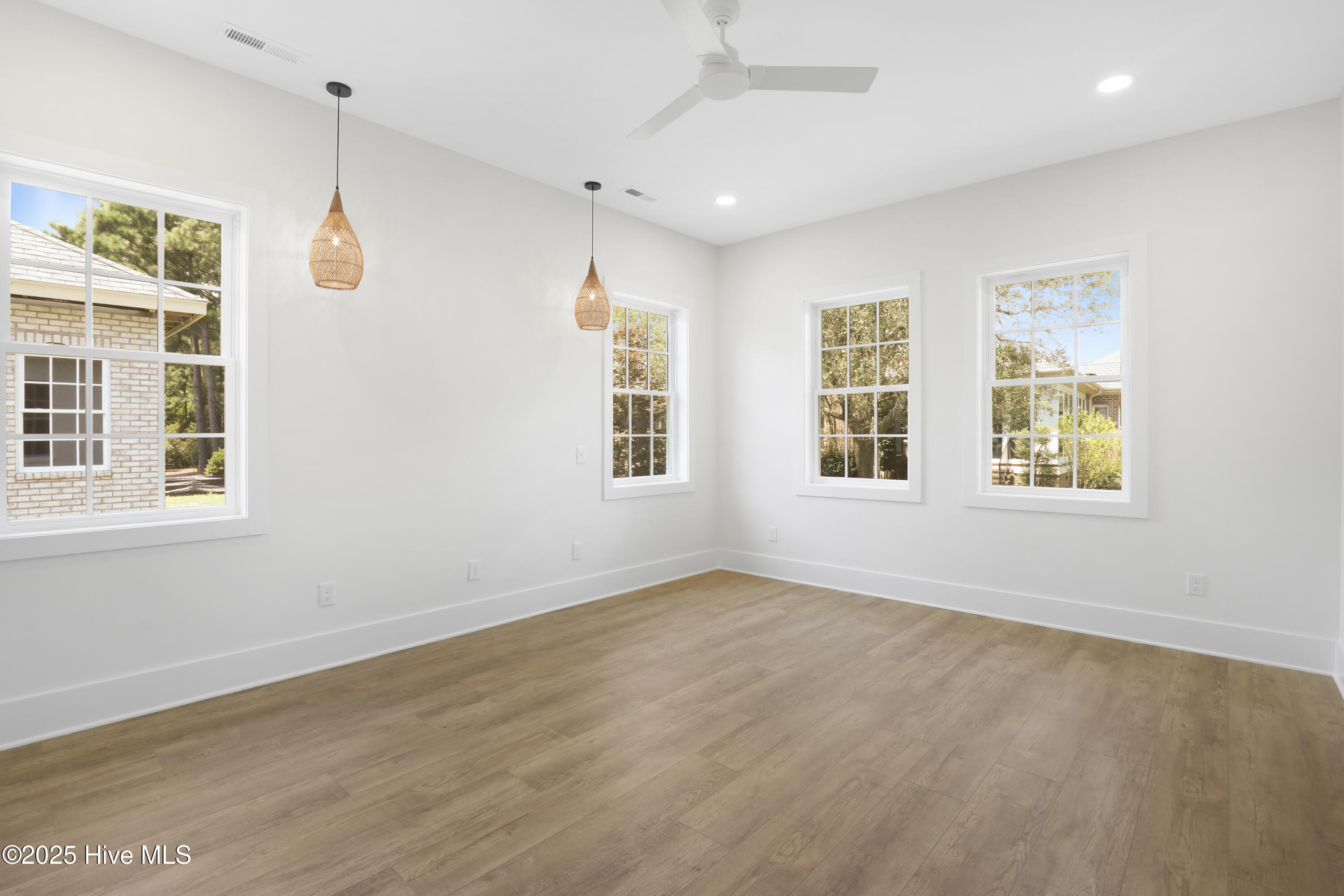 100556195 | Photo 22