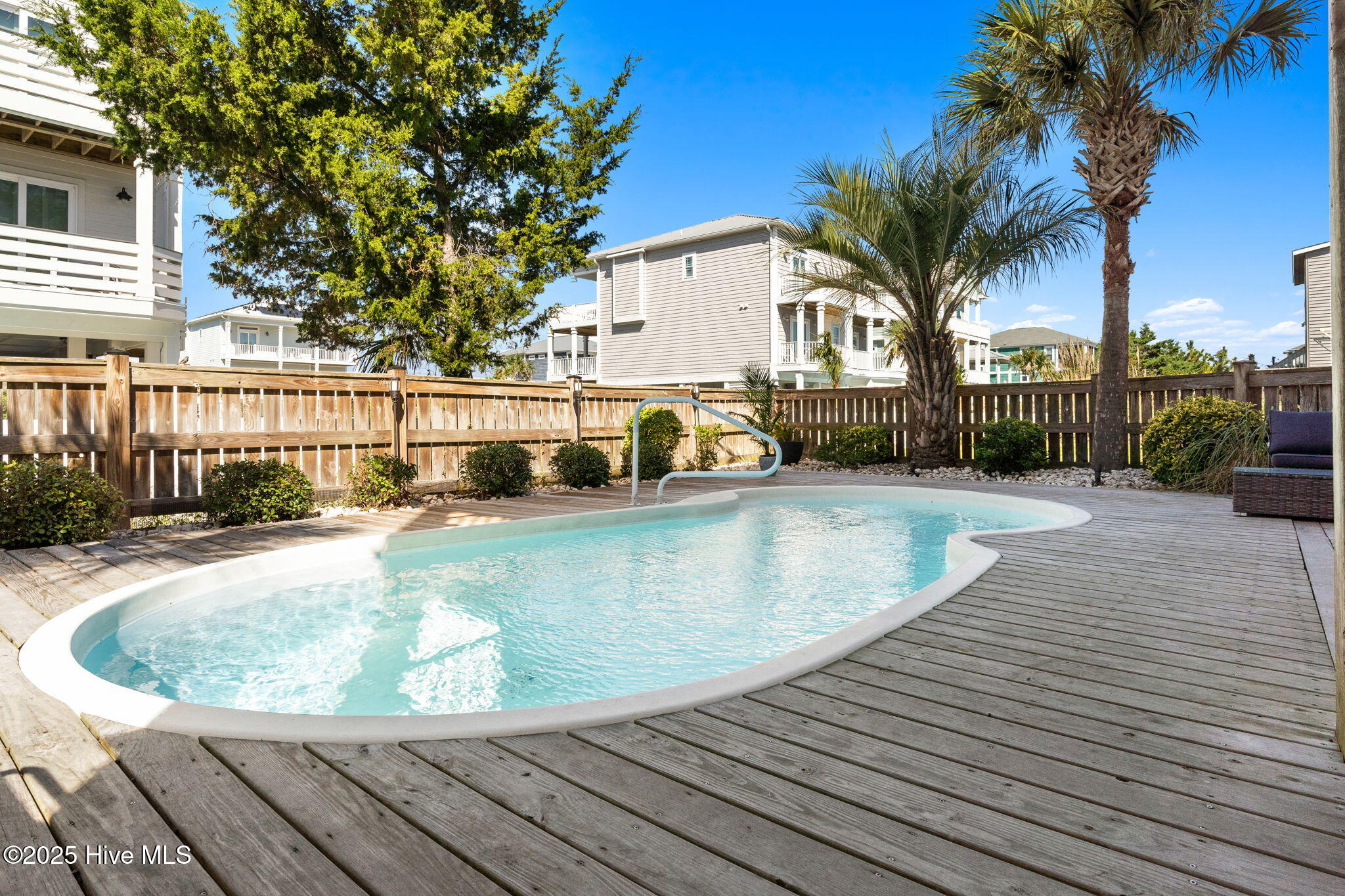 100535971 | Photo 54