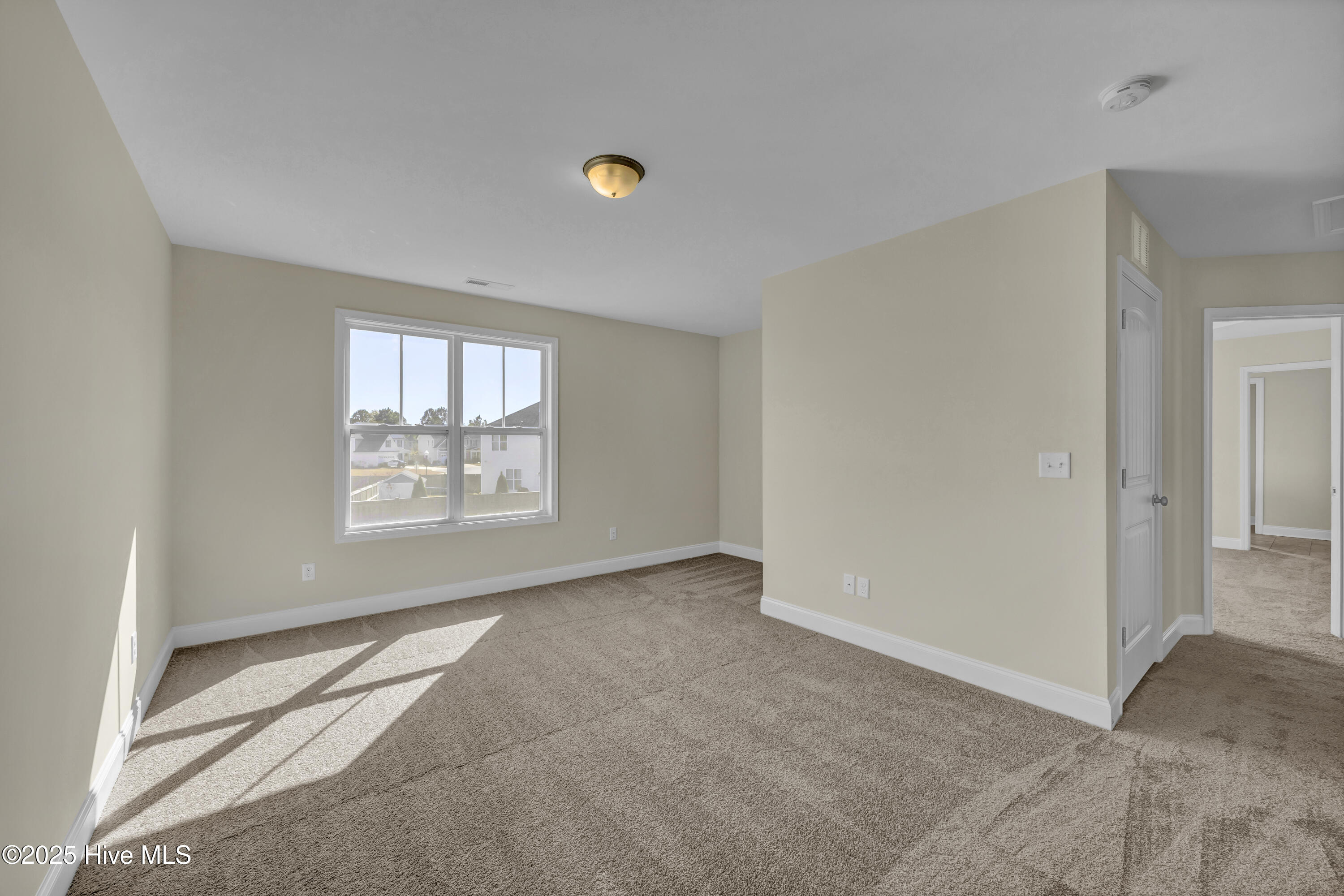 100542048 | Photo 14