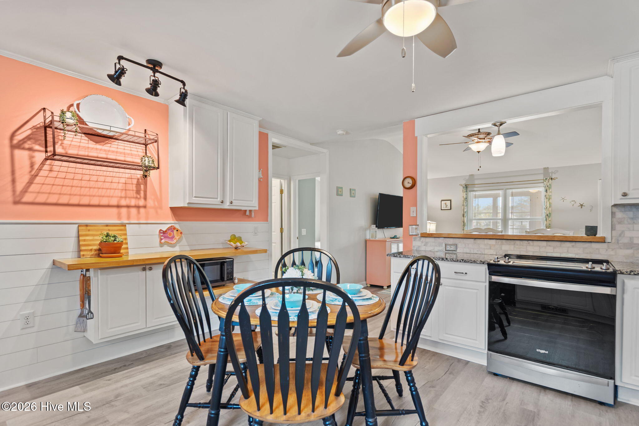 100554076 | Photo 15