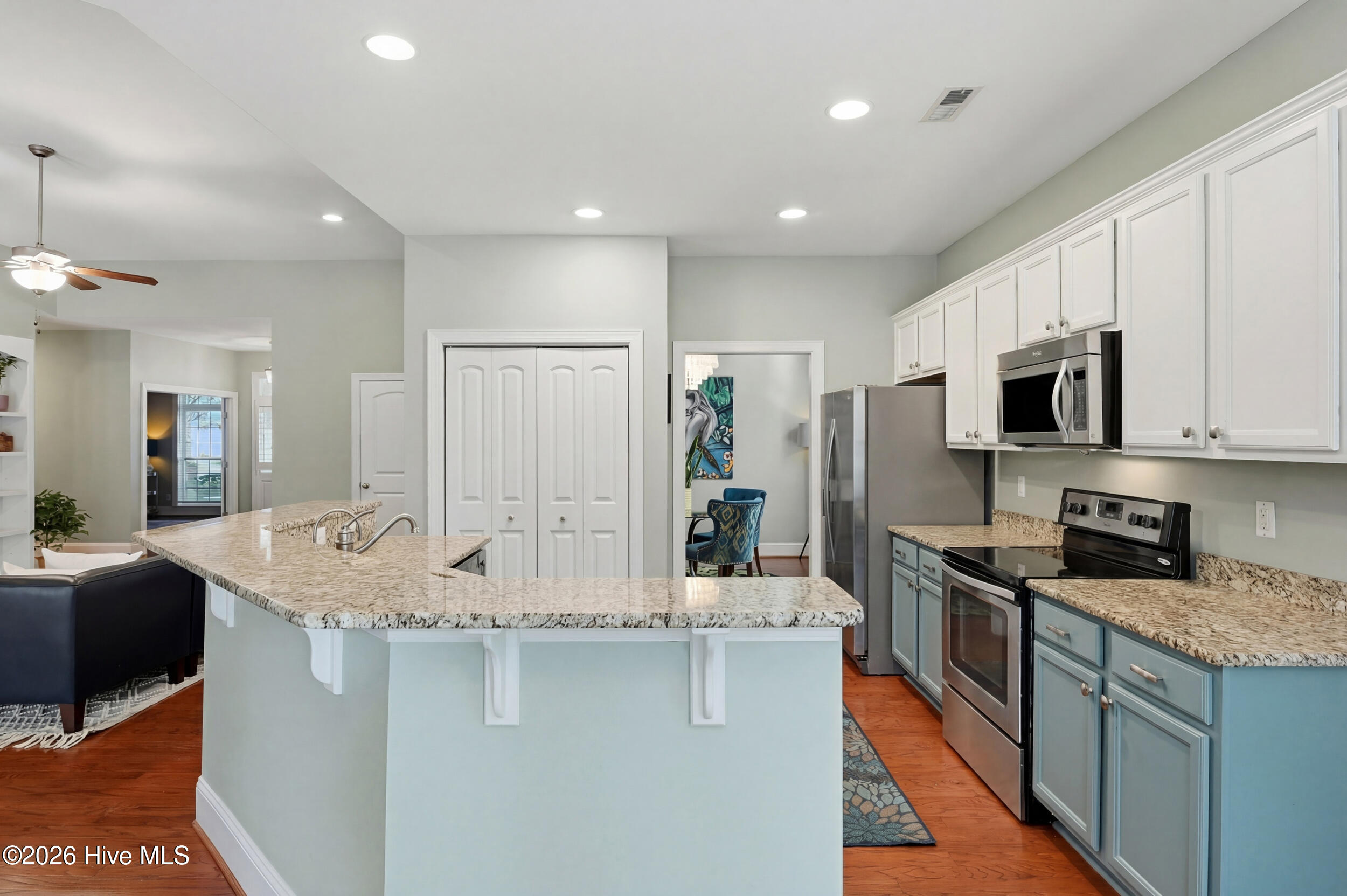 100563166 | Photo 17