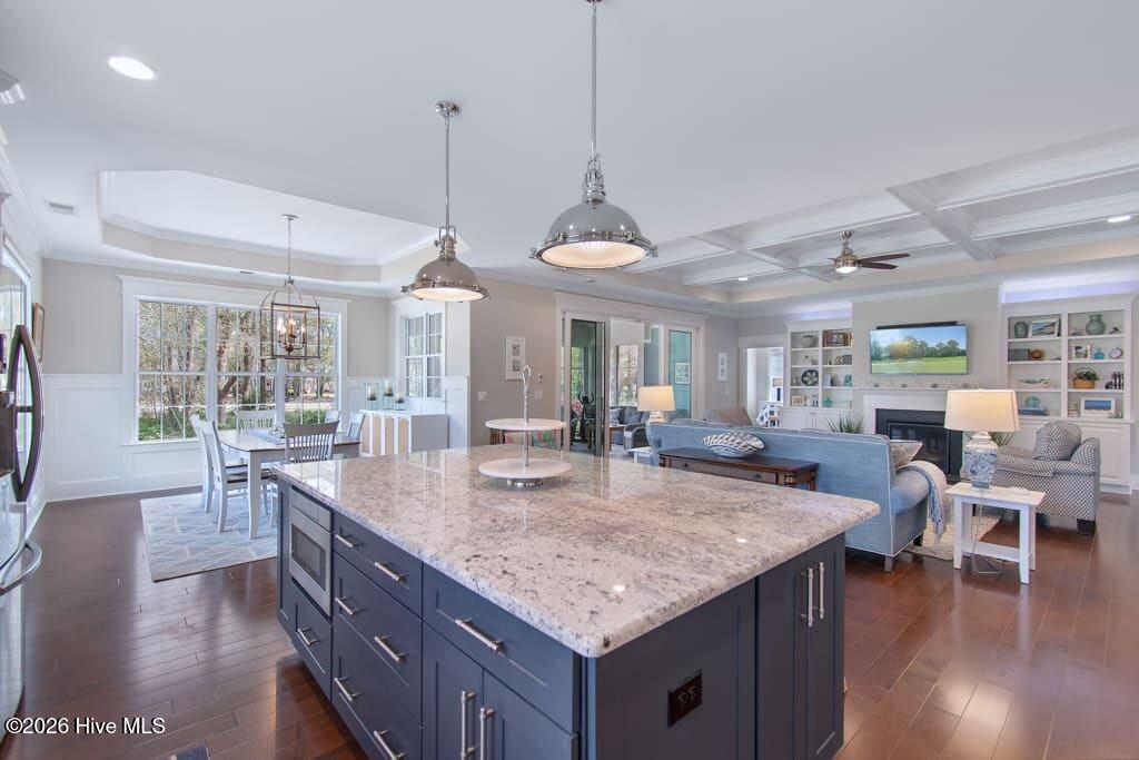 100562919 | Photo 23