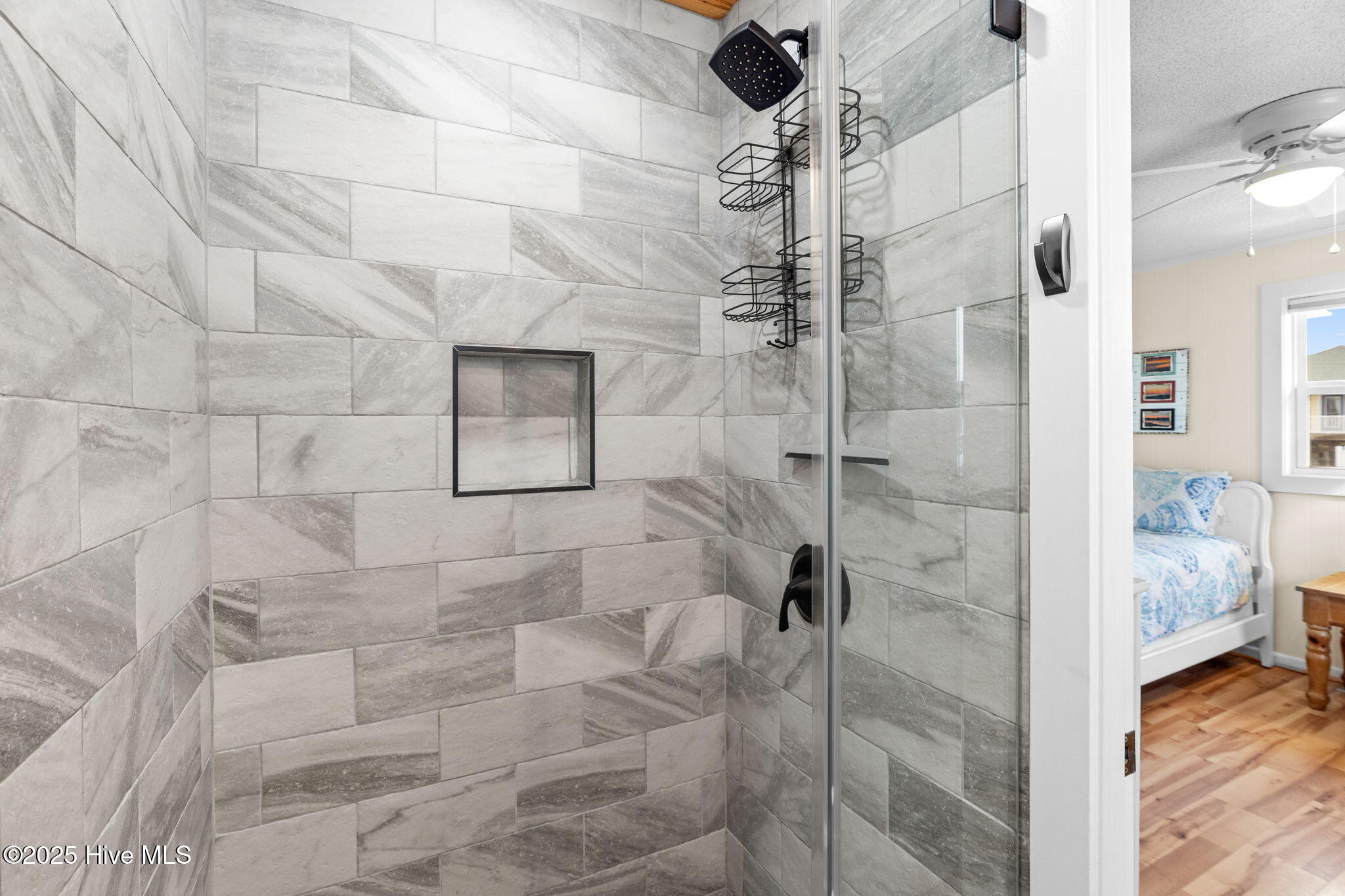 100544843 | Photo 22