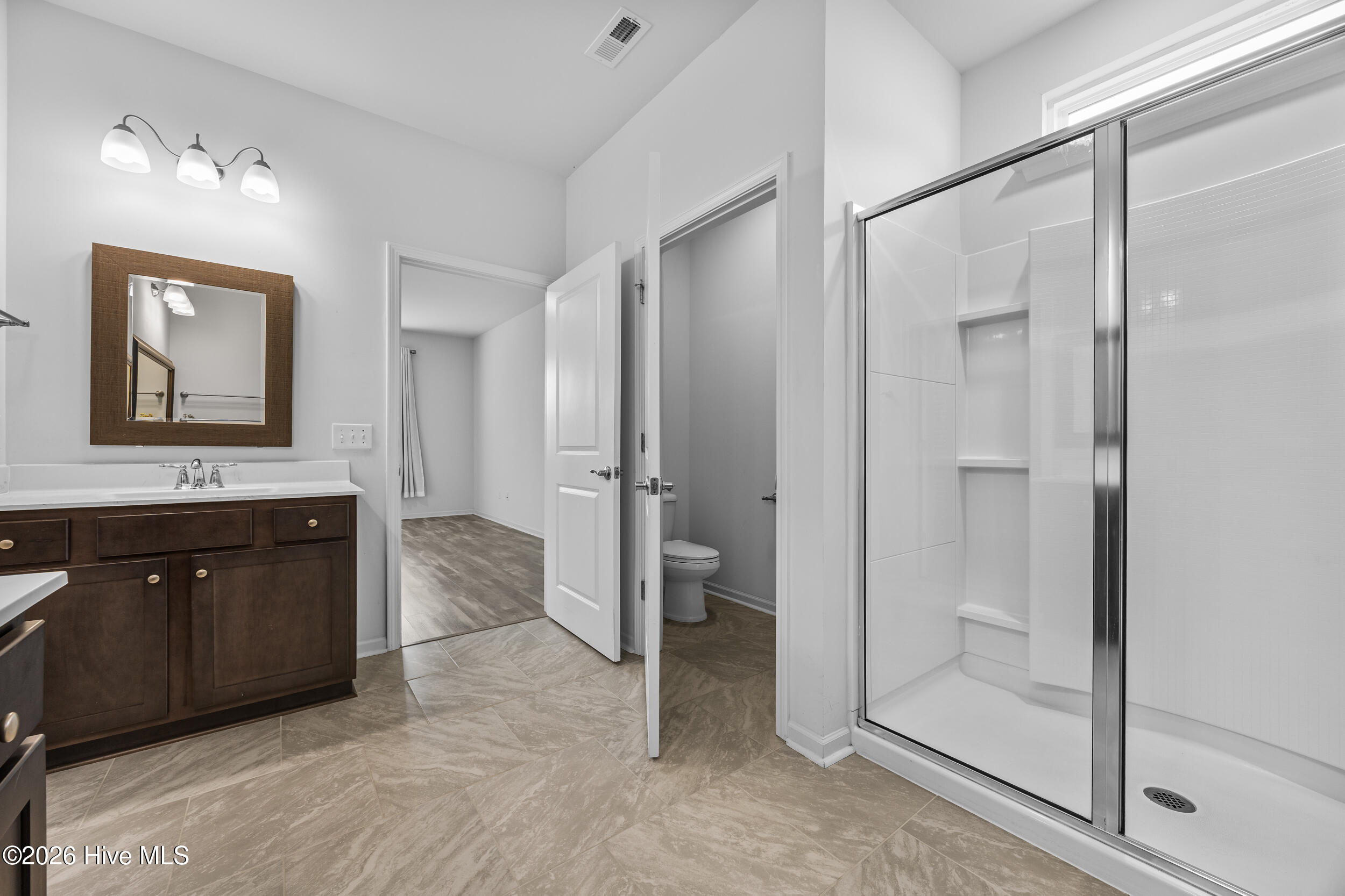 100552645 | Photo 32