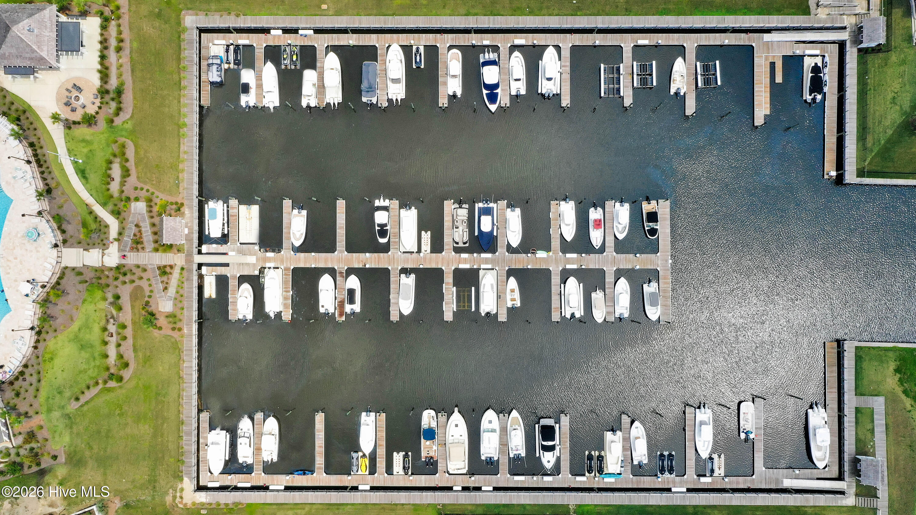 100560278 | Photo 45