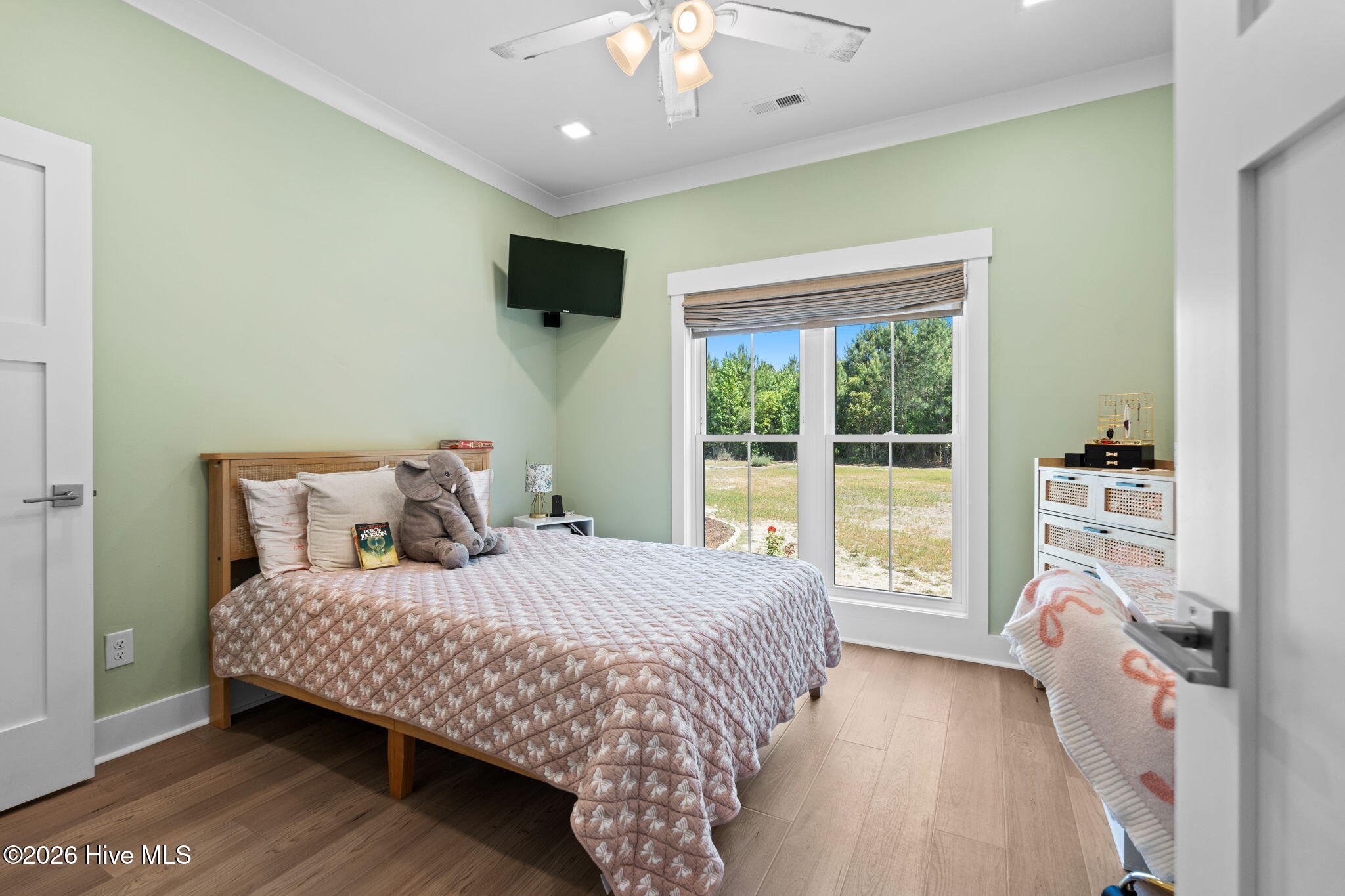 100569675 | Photo 30