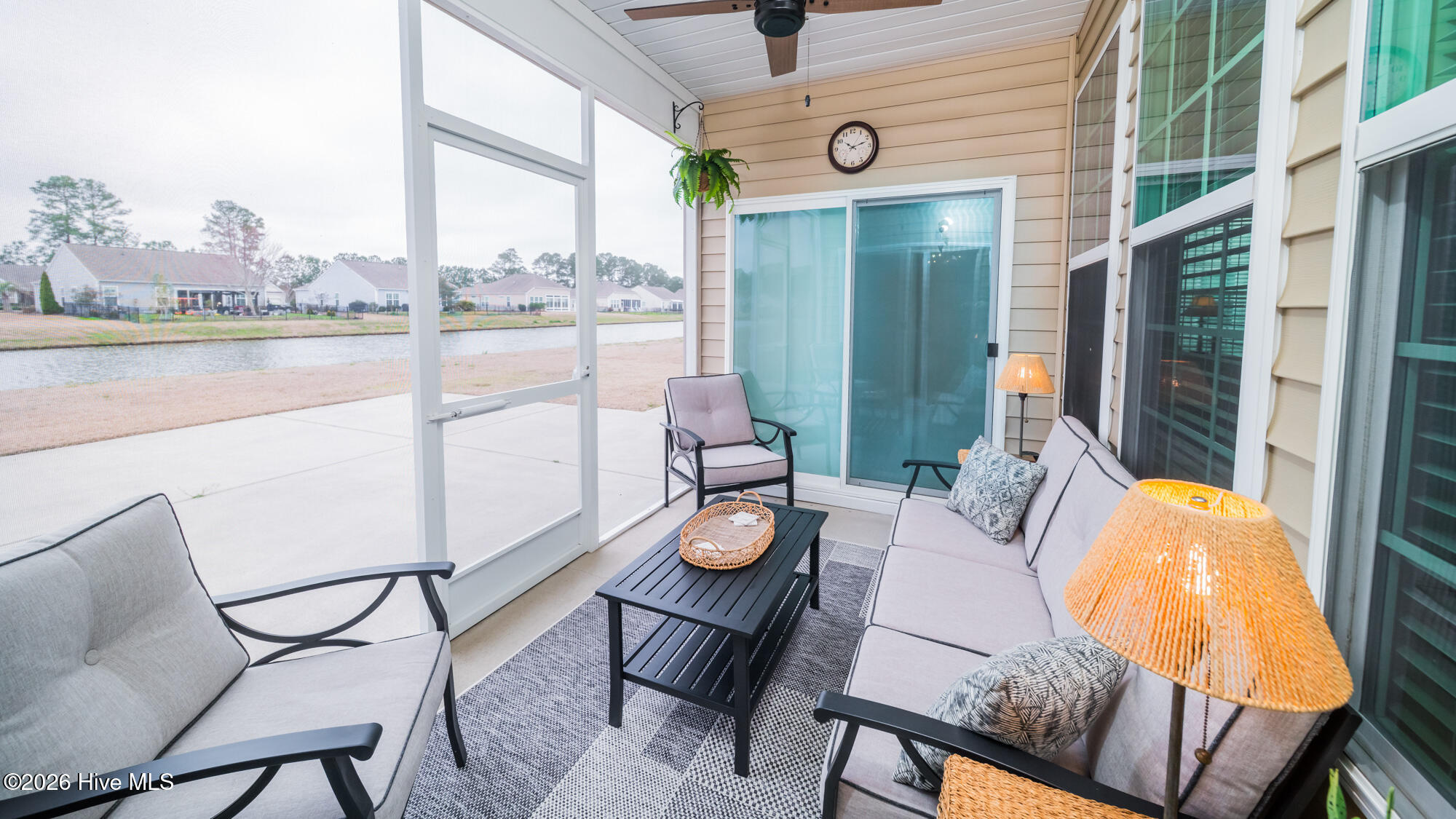 100557894 | Photo 16