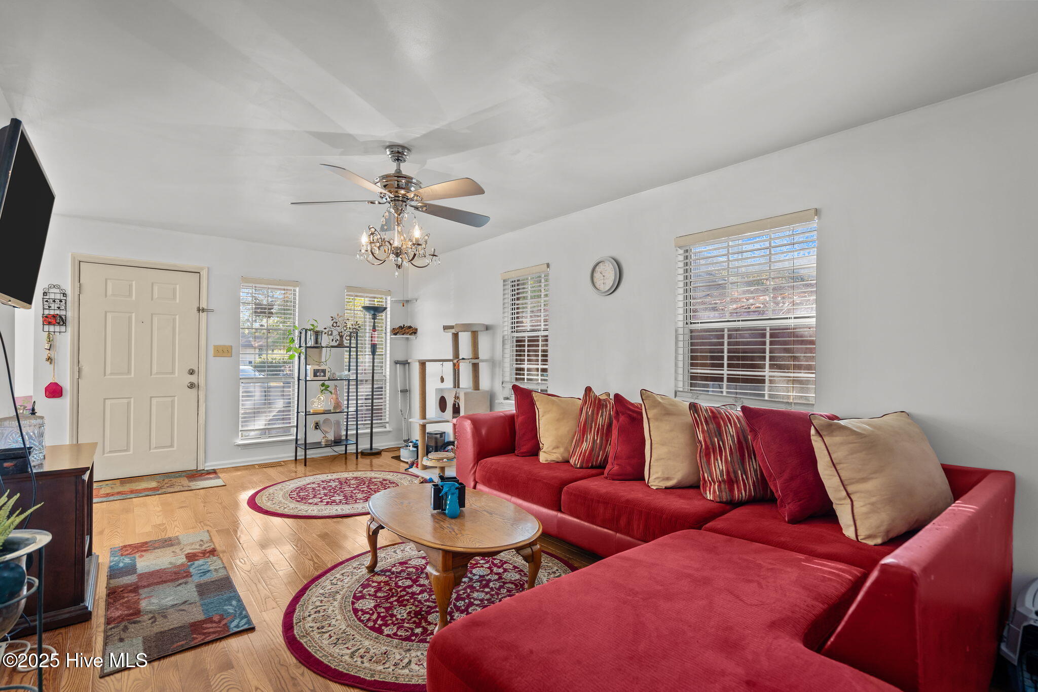 100461755 | Photo 15