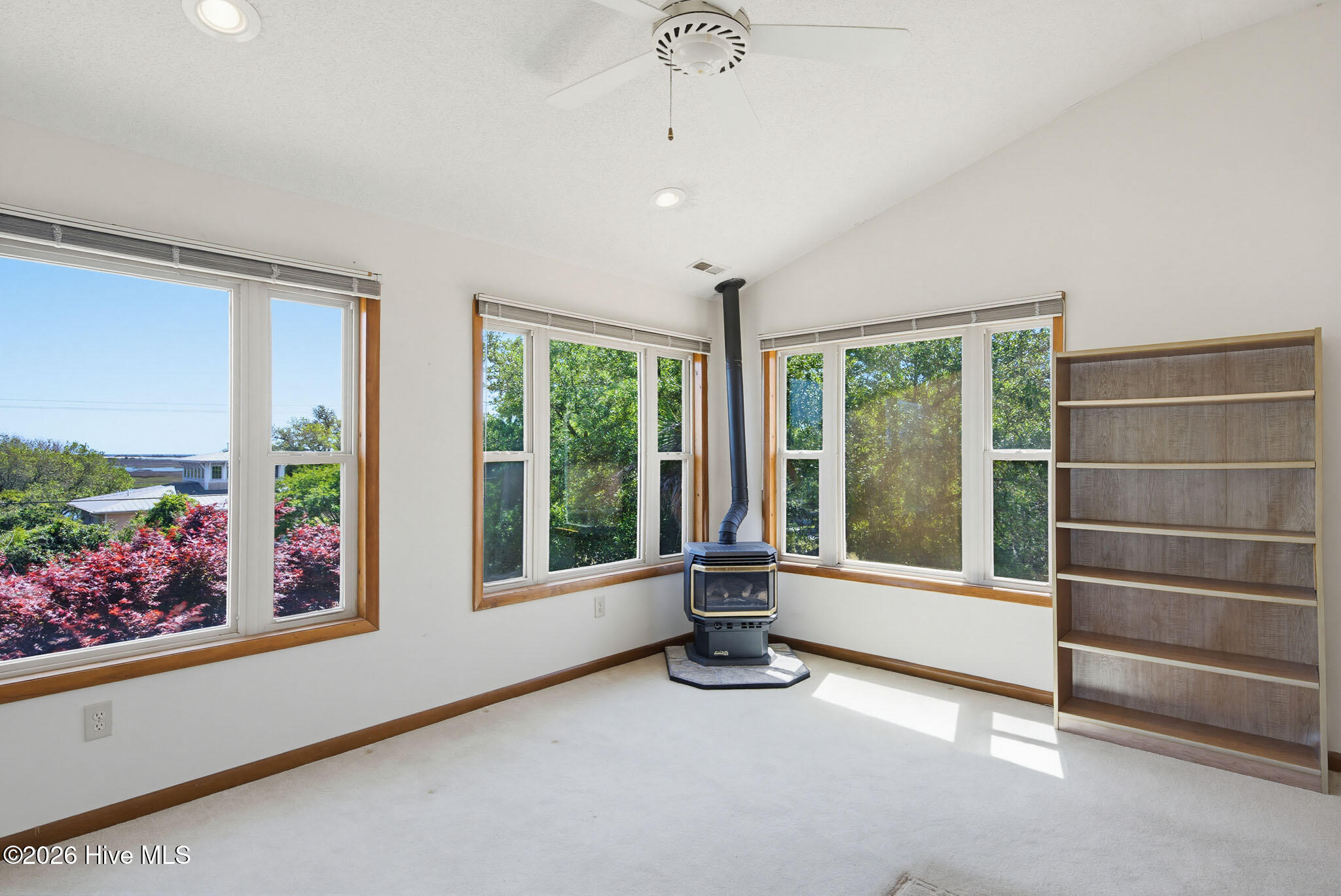 100568983 | Photo 54