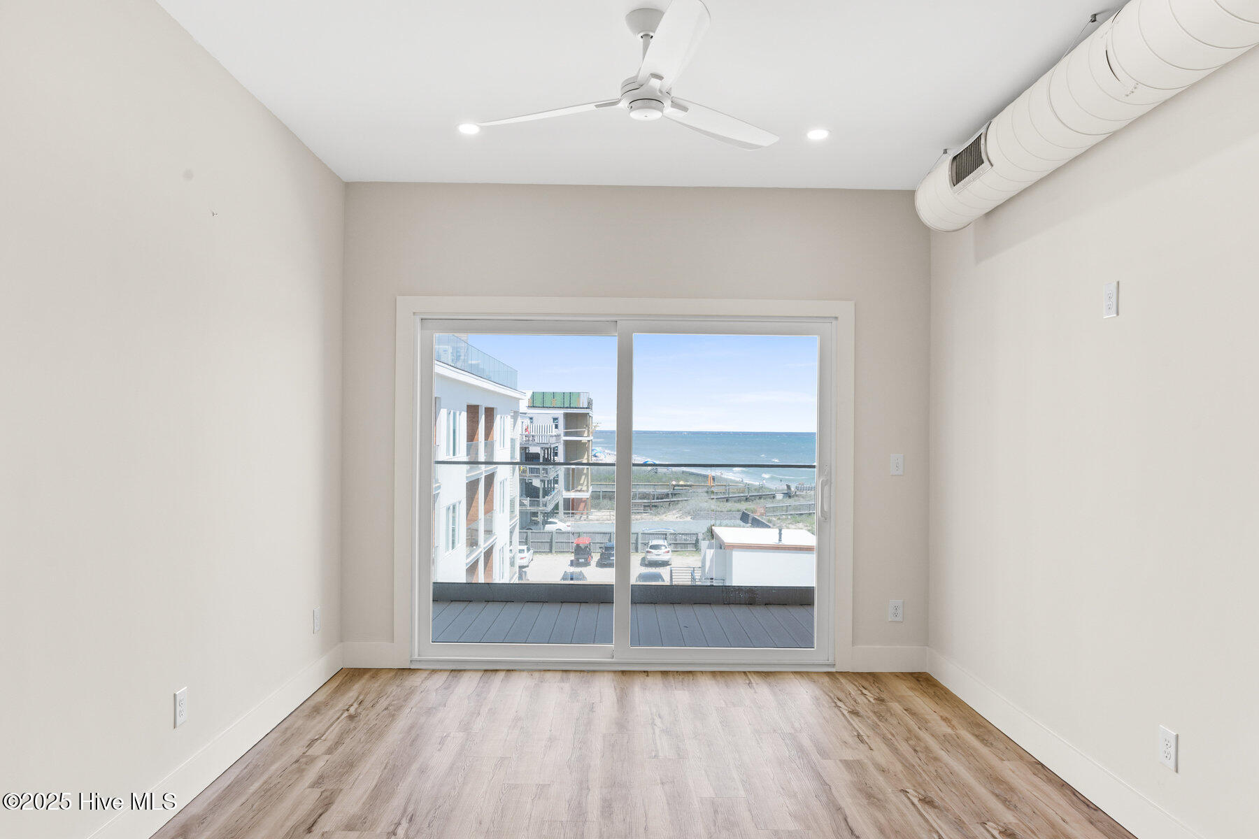 100510467 | Photo 10