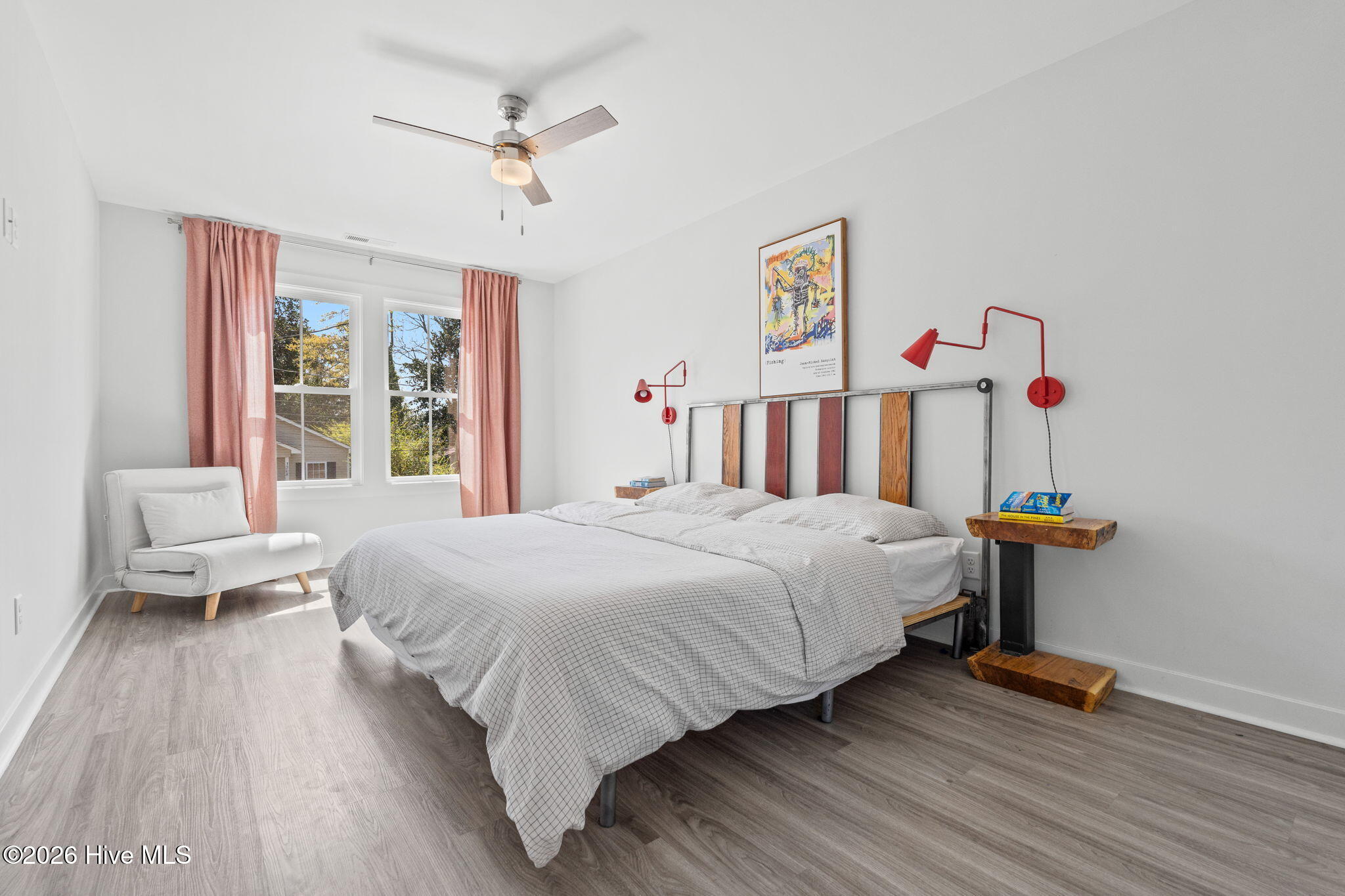 100562571 | Photo 11