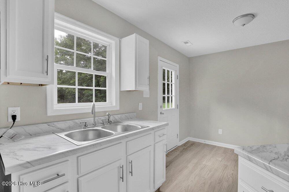 100582294 | Photo 11
