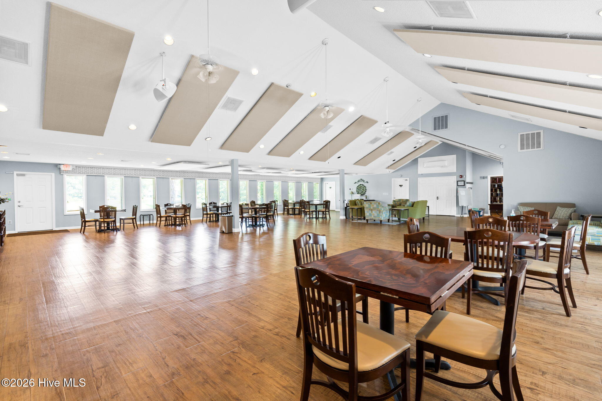 100559407 | Photo 48