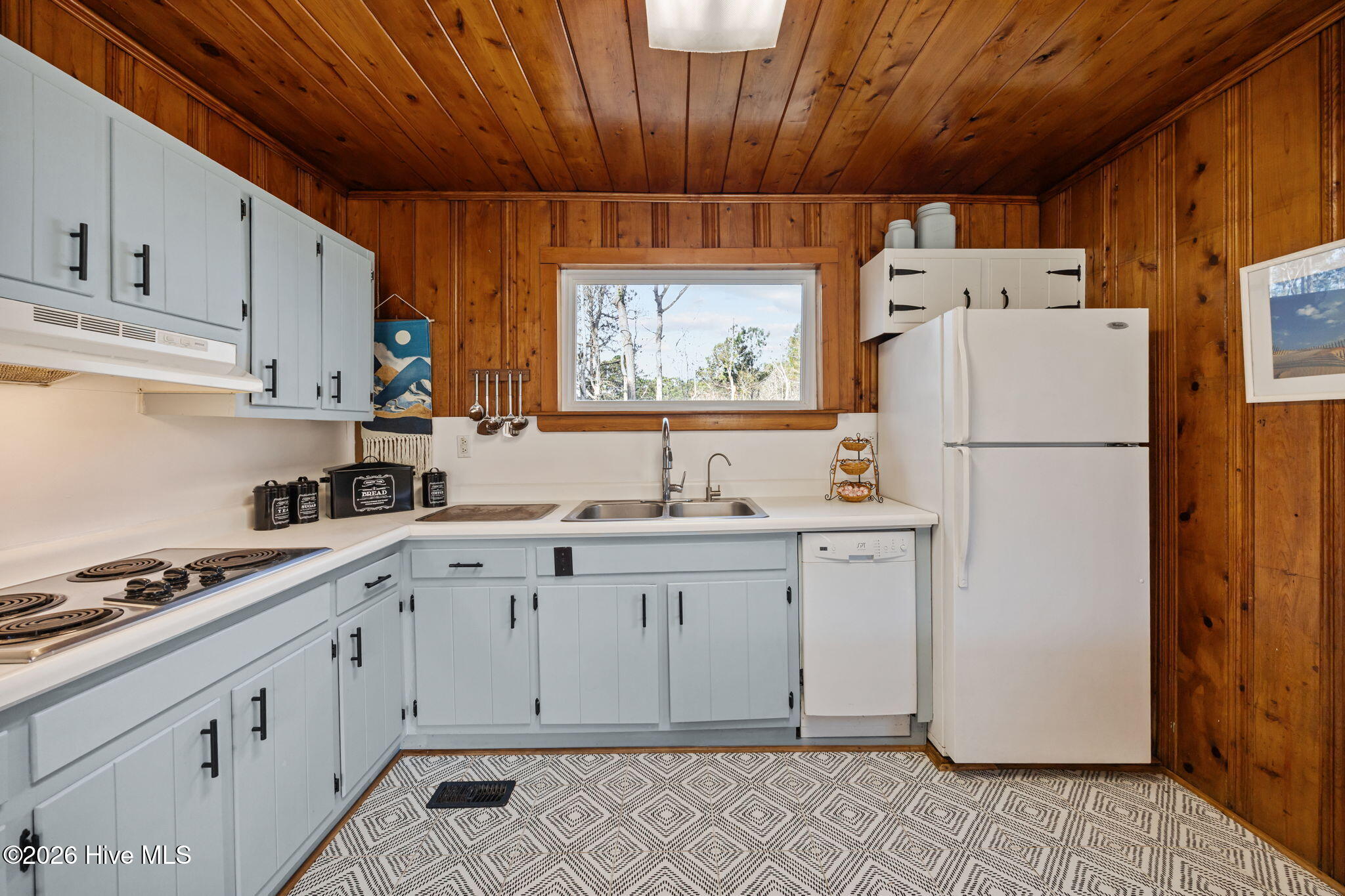 100558937 | Photo 11