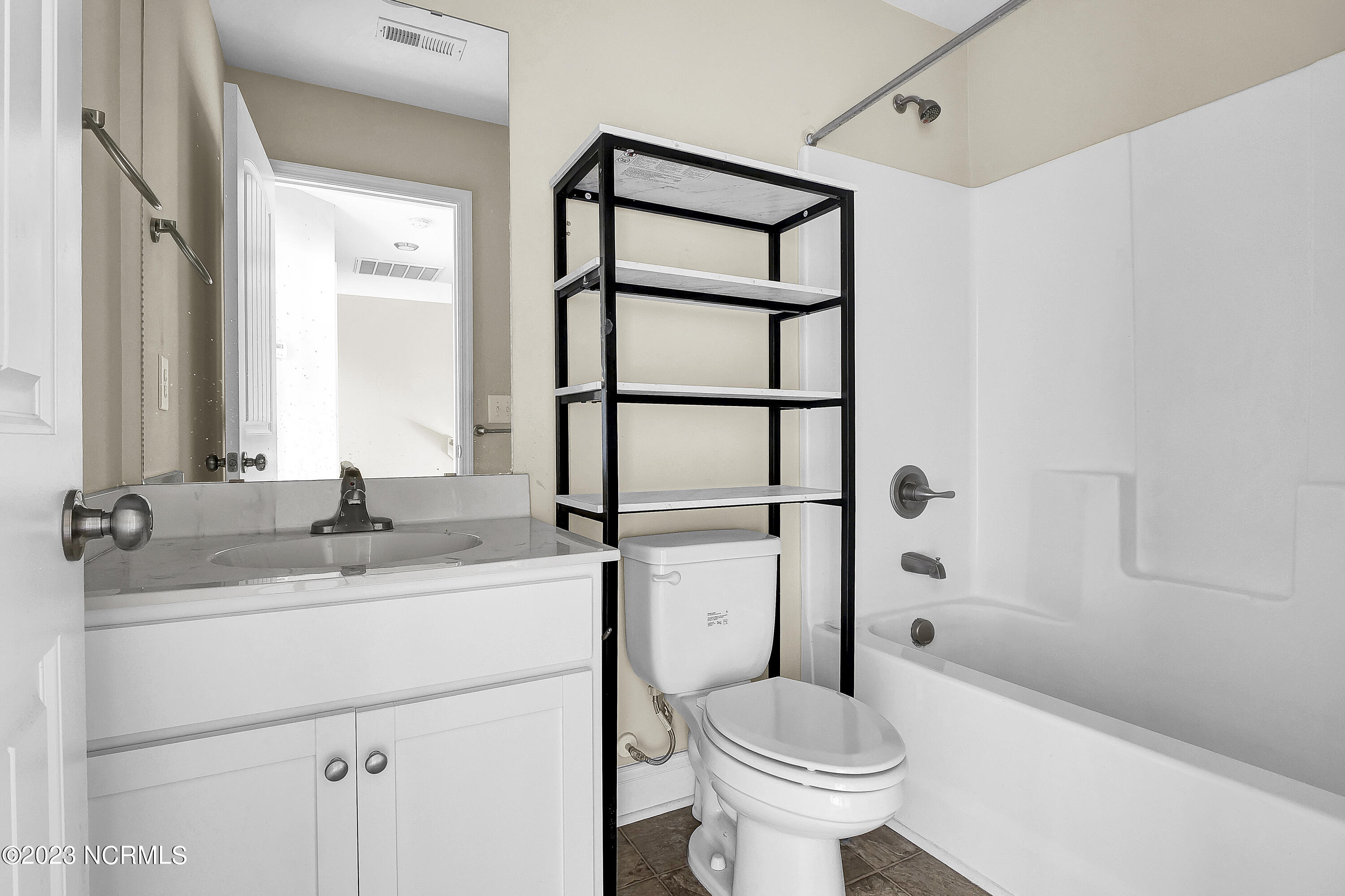 100565122 | Photo 13