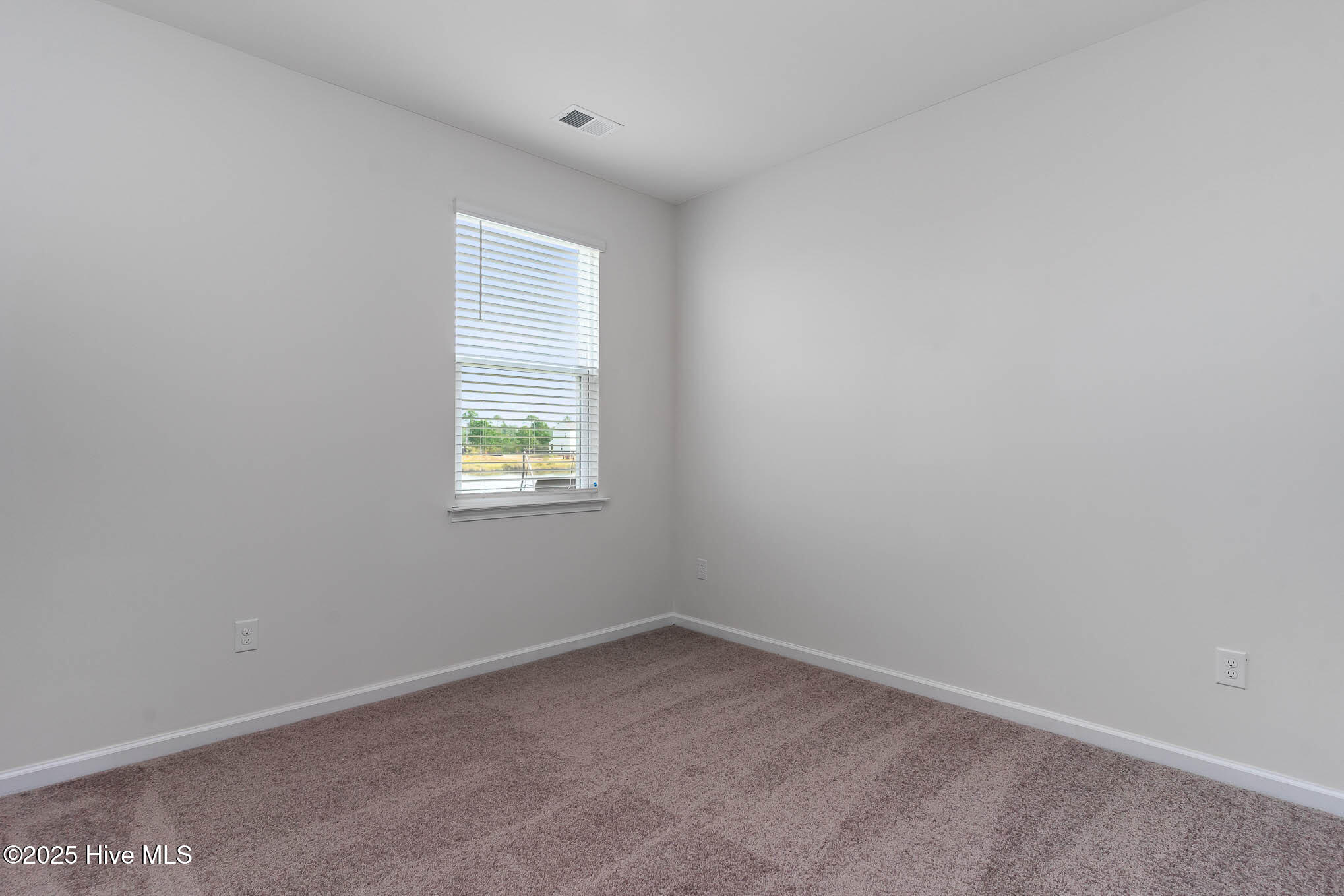 100550213 | Photo 16