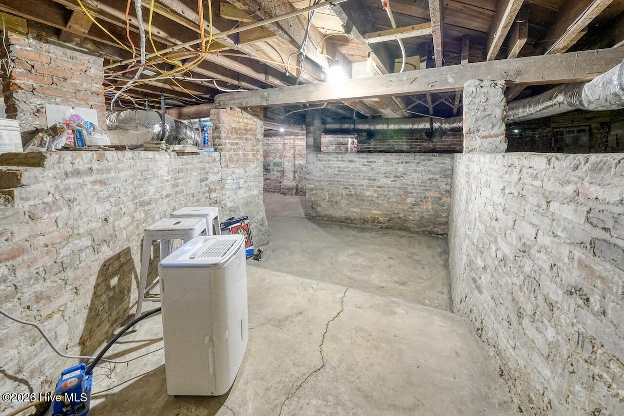 100560028 | Photo 42