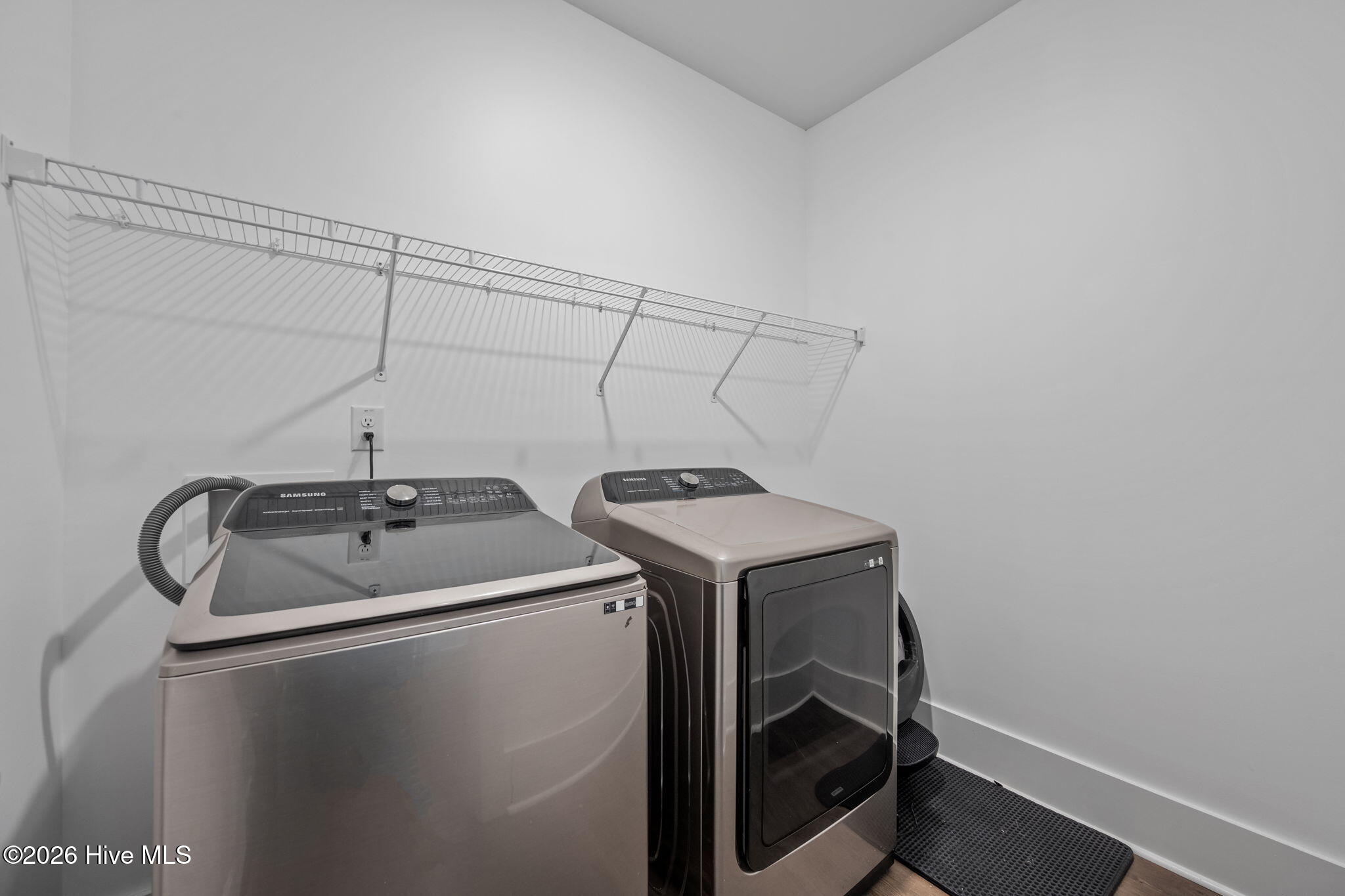 100566590 | Photo 39