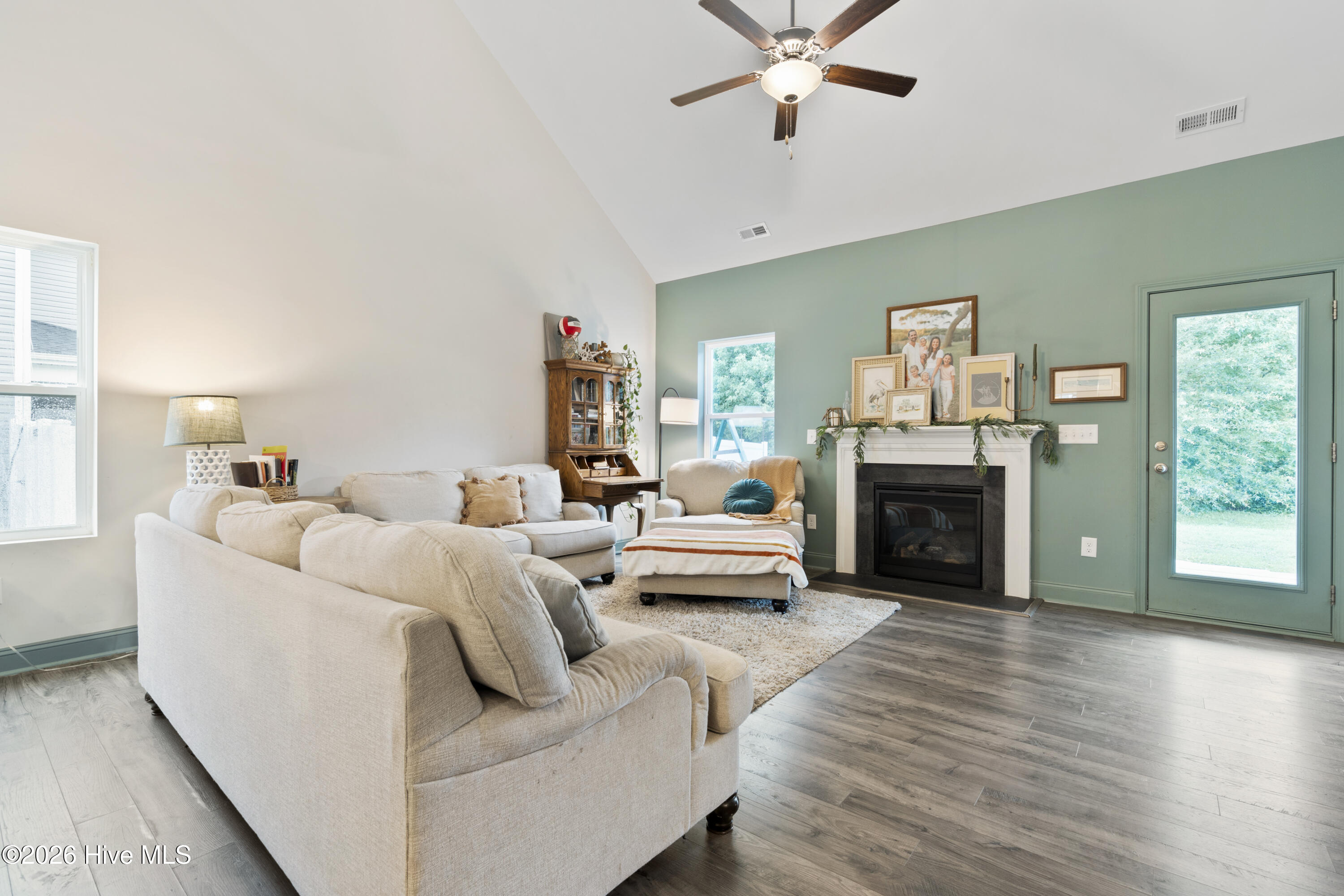 100564295 | Photo 17