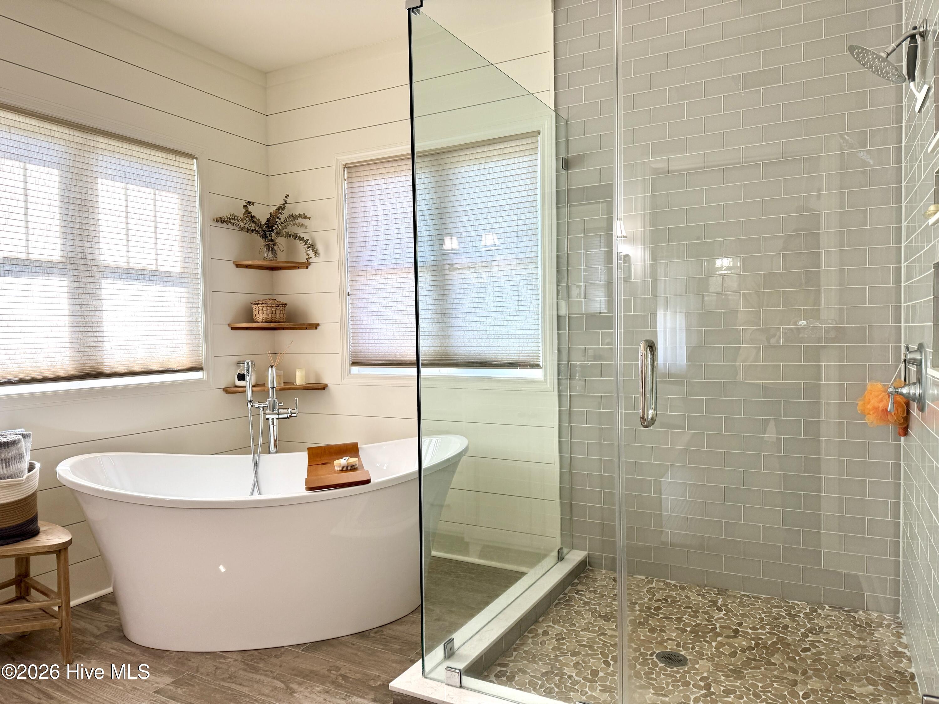 100565124 | Photo 34