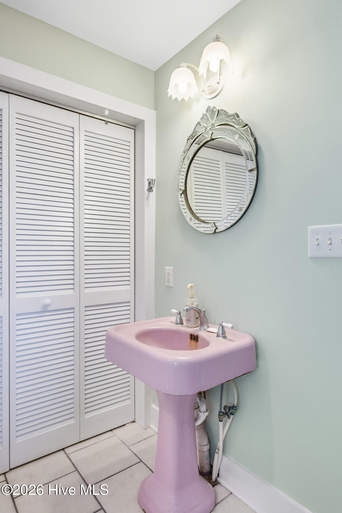 100566391 | Photo 18