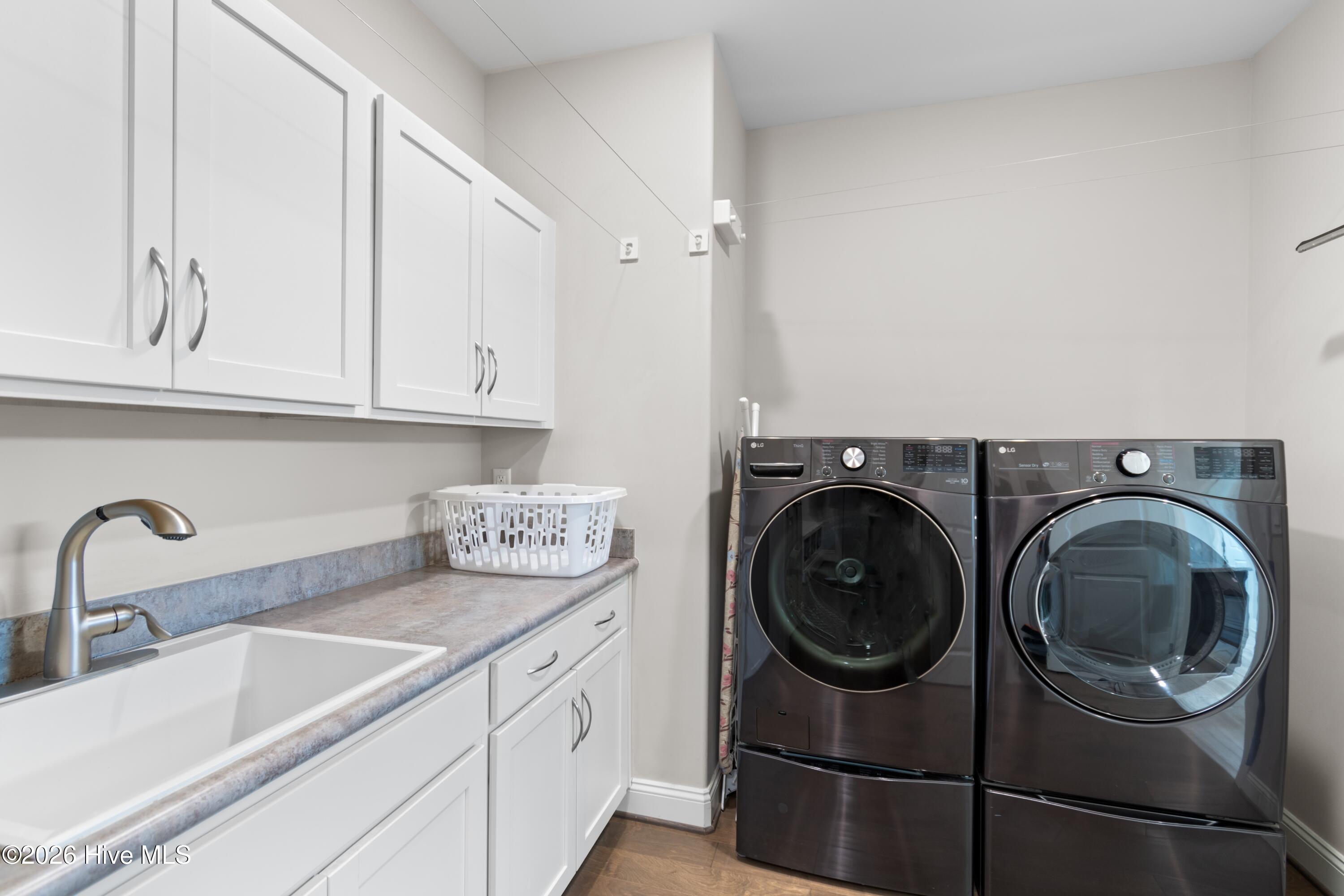 100560288 | Photo 47