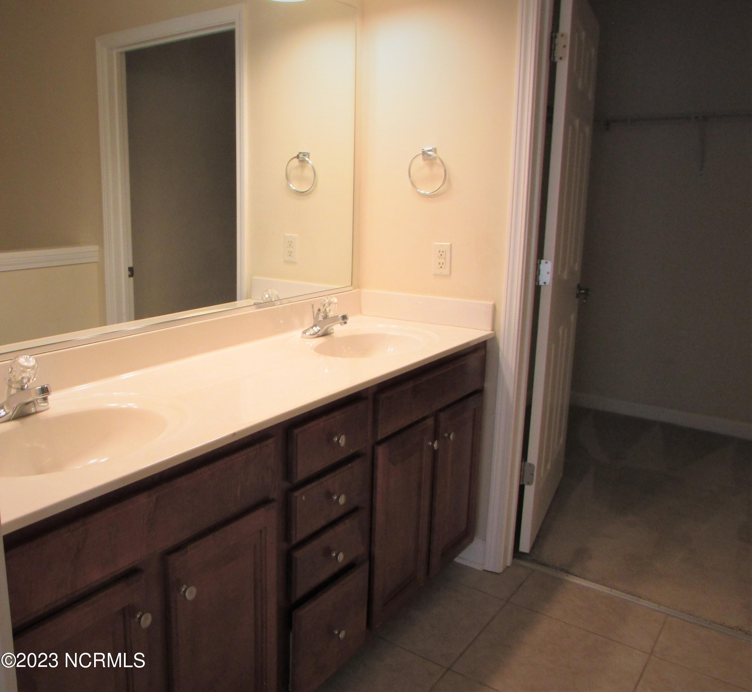 100560757 | Photo 10