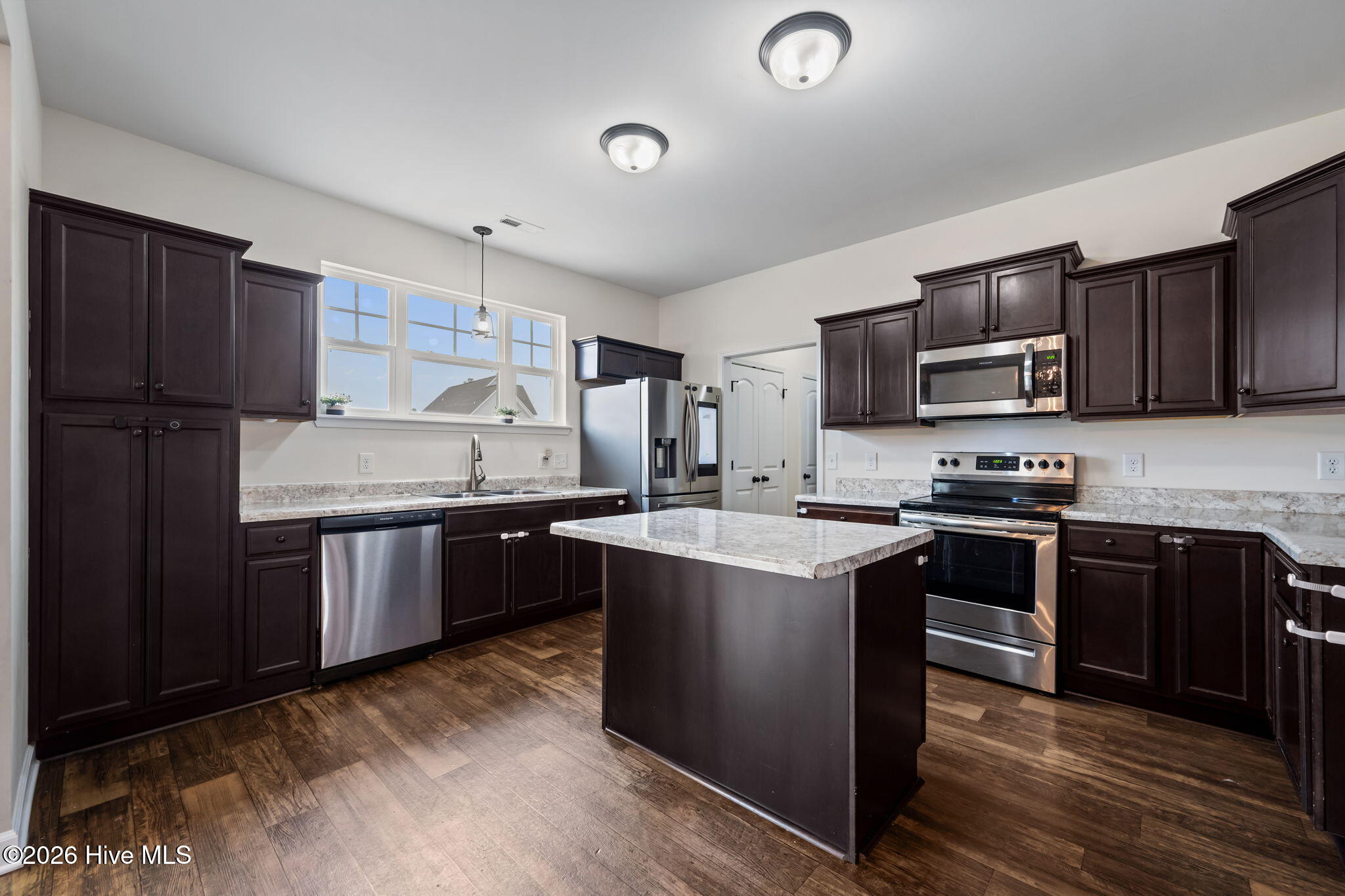 100557643 | Photo 16