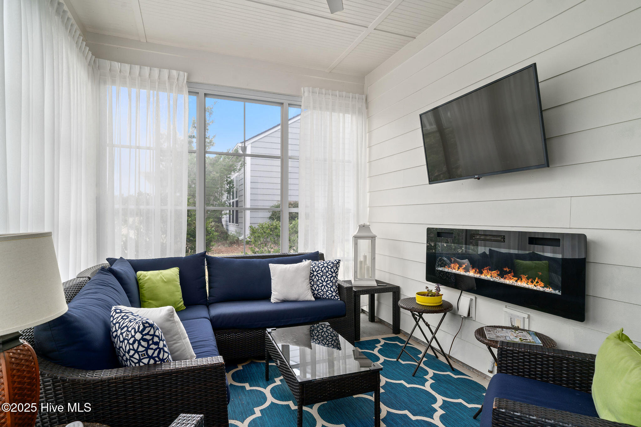 100522757 | Photo 25