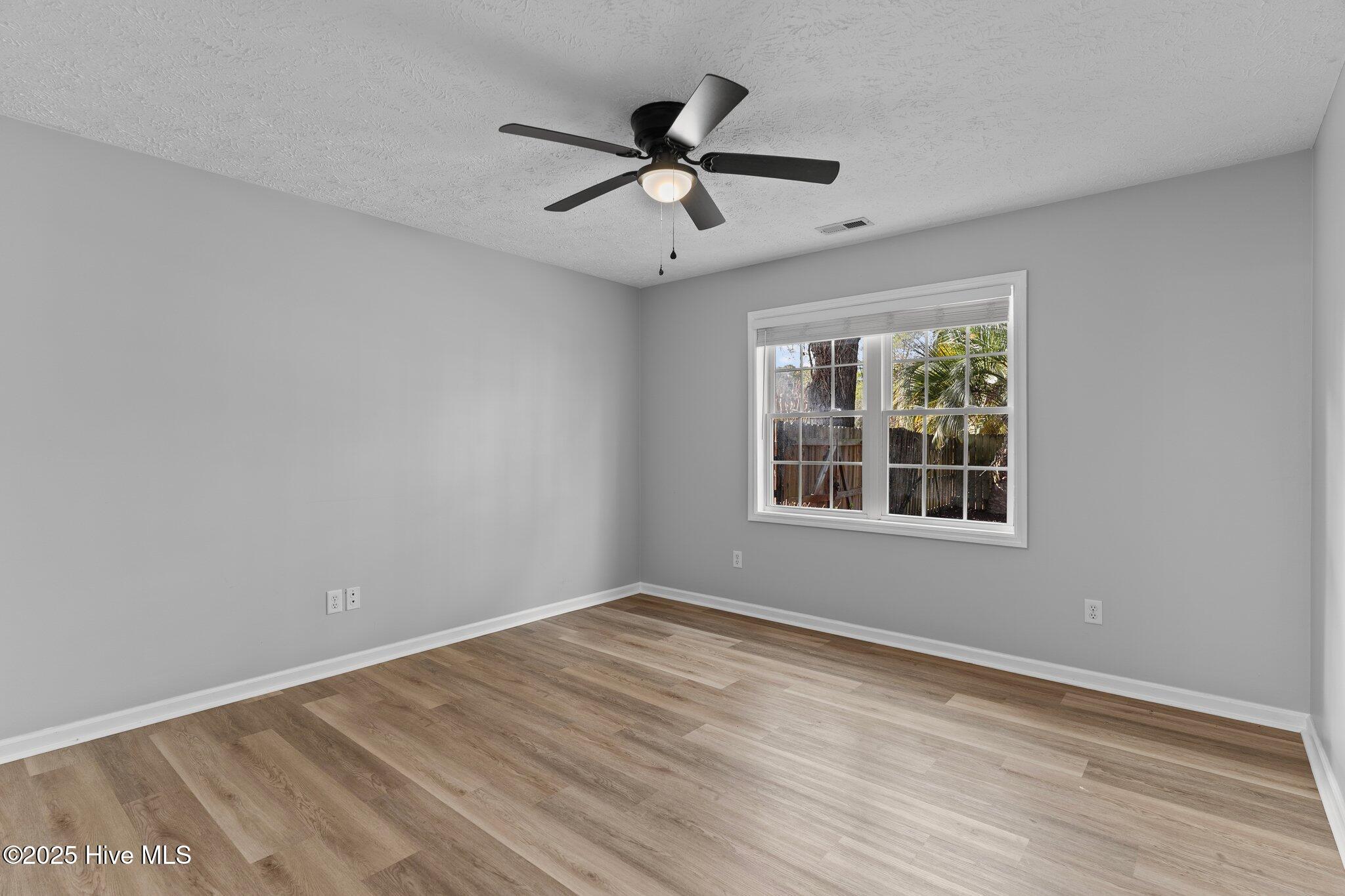 100540163 | Photo 24