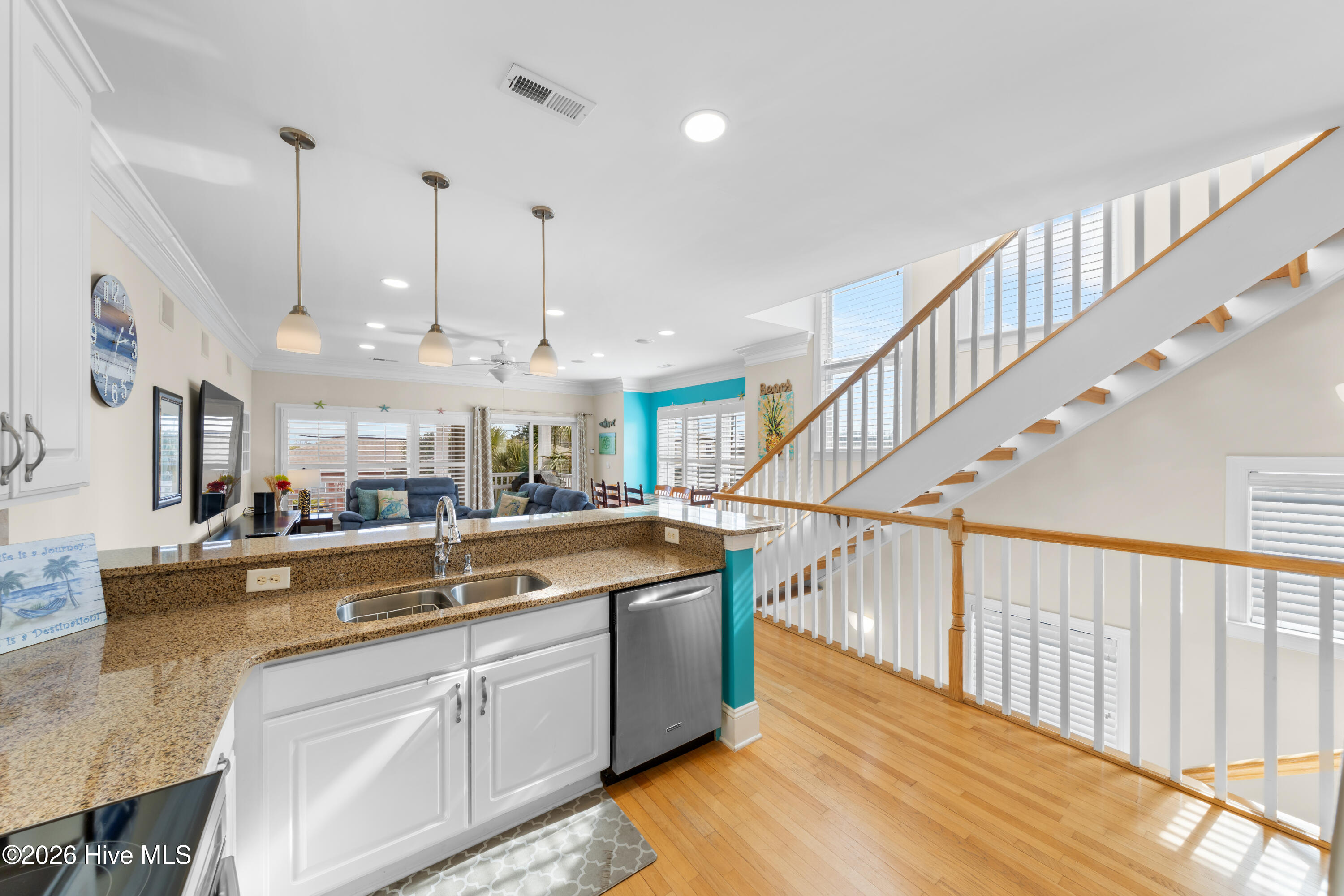 100552955 | Photo 25