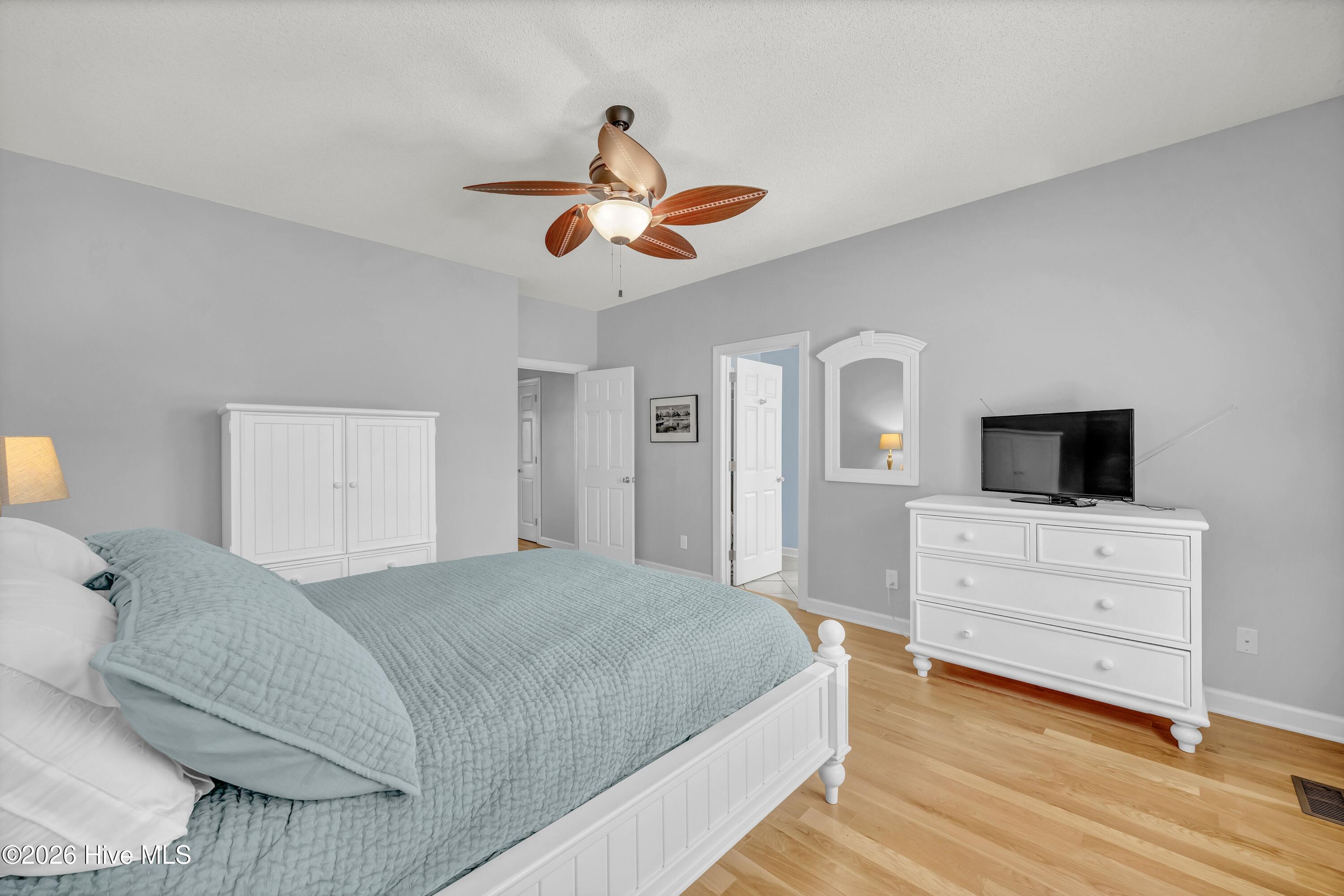 100565343 | Photo 18