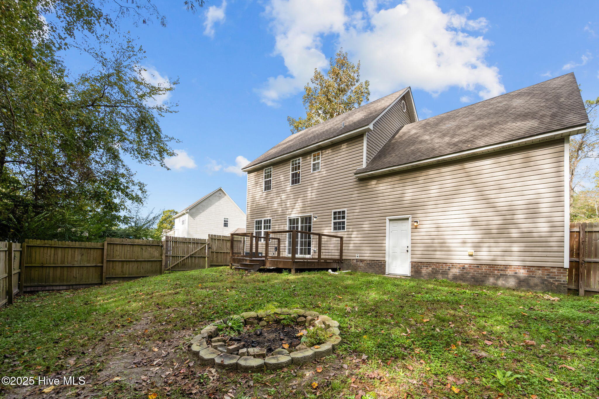 100565429 | Photo 30