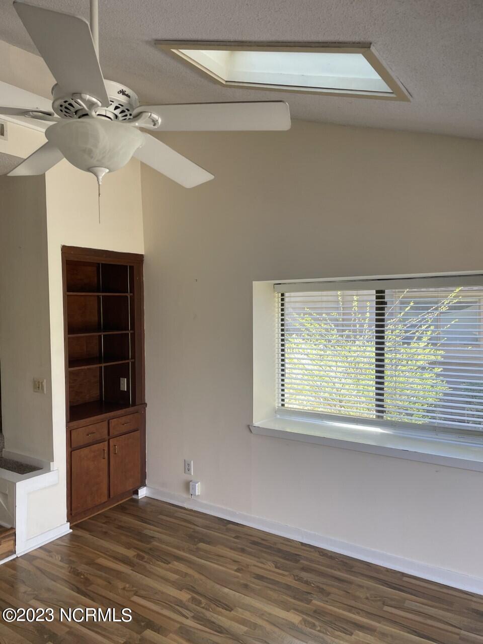 100563769 | Photo 11