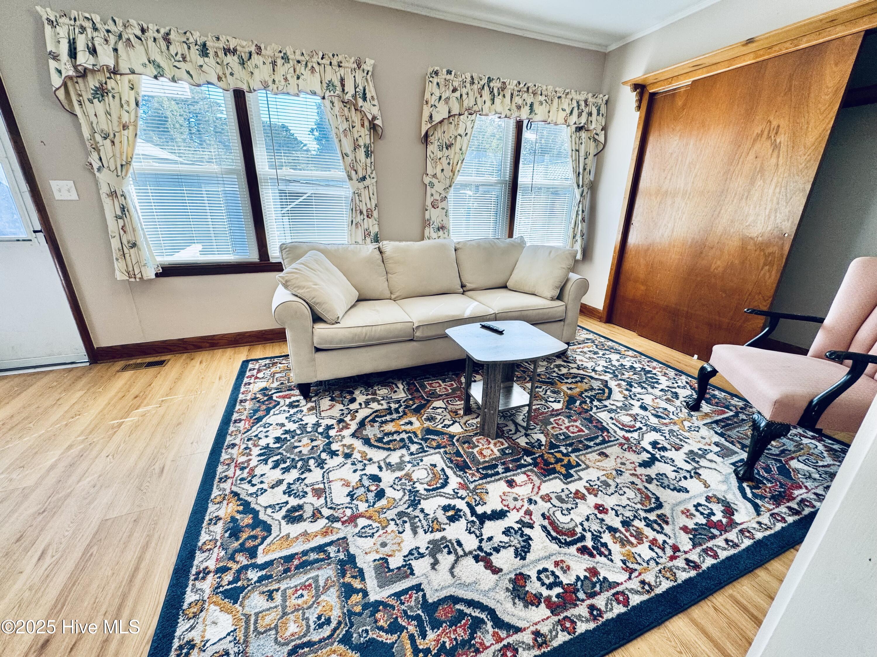 100535095 | Photo 16